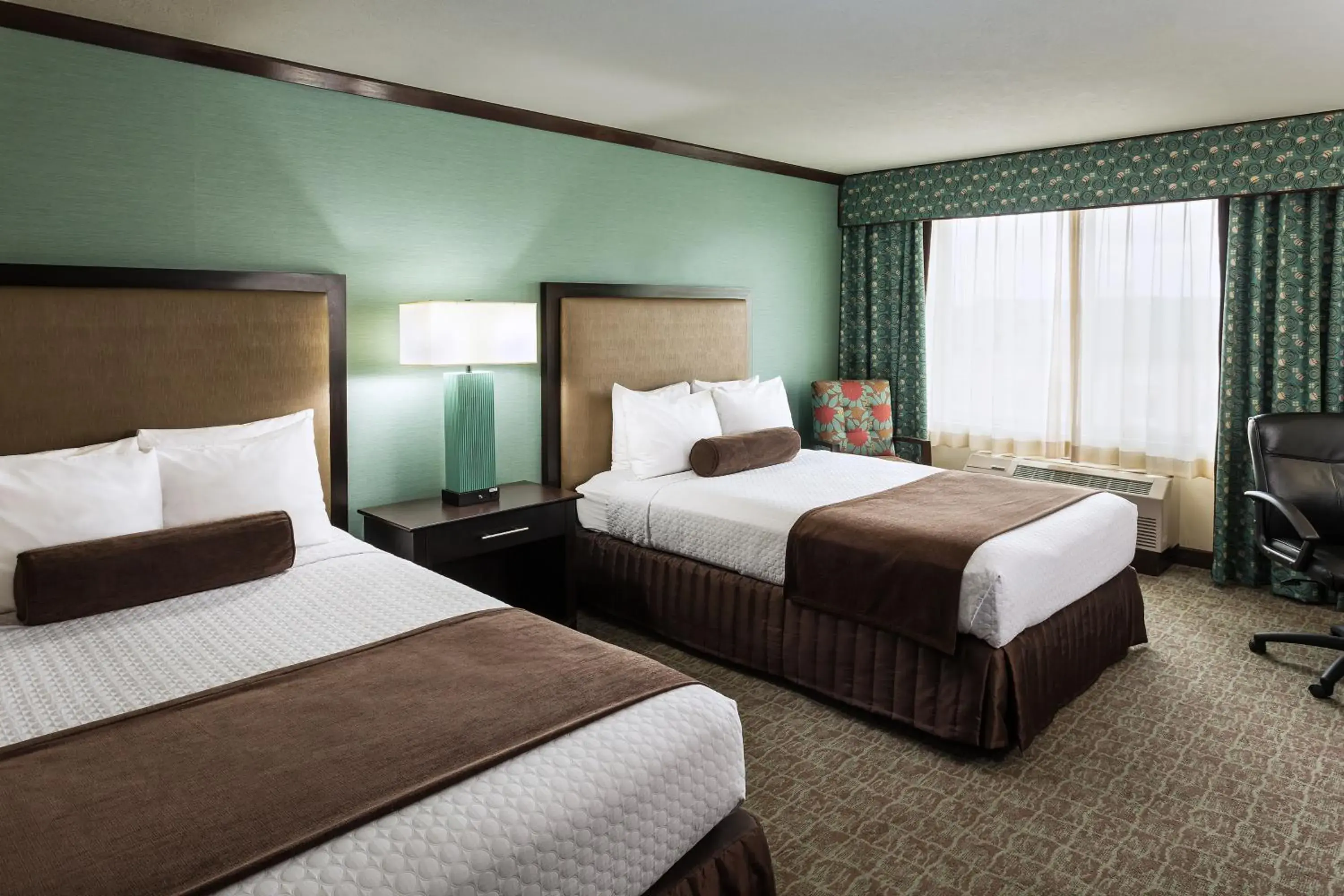 Double Room with Two Double Beds - Disability Access/Non-Smoking in Crowne Plaza Anchorage-Midtown by IHG Double Room with Two Double Beds - Disability Access/Non-Smoking in Crowne Plaza Anchorage-Midtown by IHG