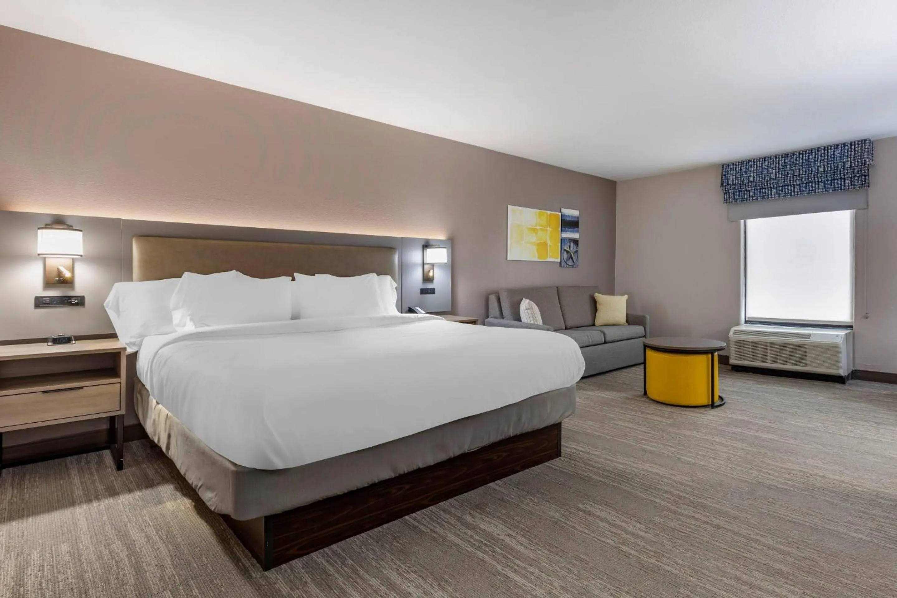 Bedroom, Bed in Comfort Inn - Weatherford