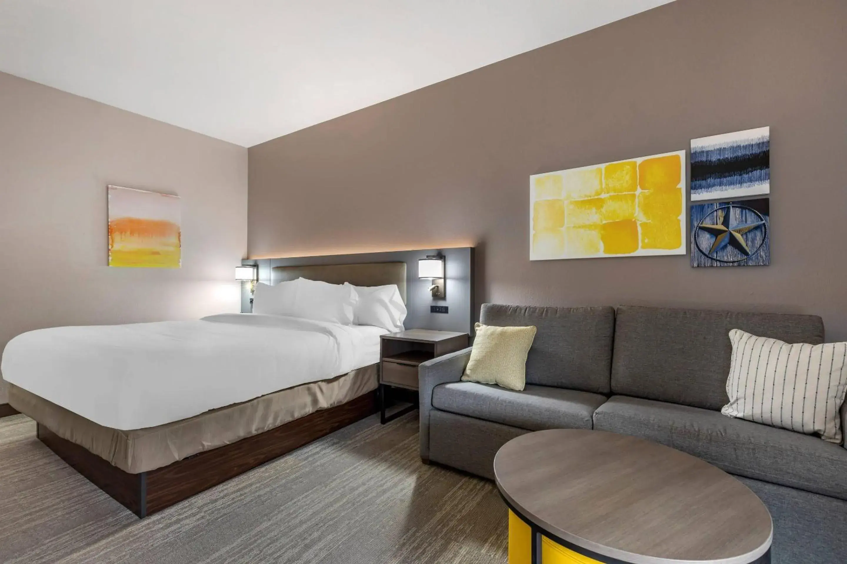 Bedroom, Bed in Comfort Inn - Weatherford Bedroom, Bed in Comfort Inn - Weatherford