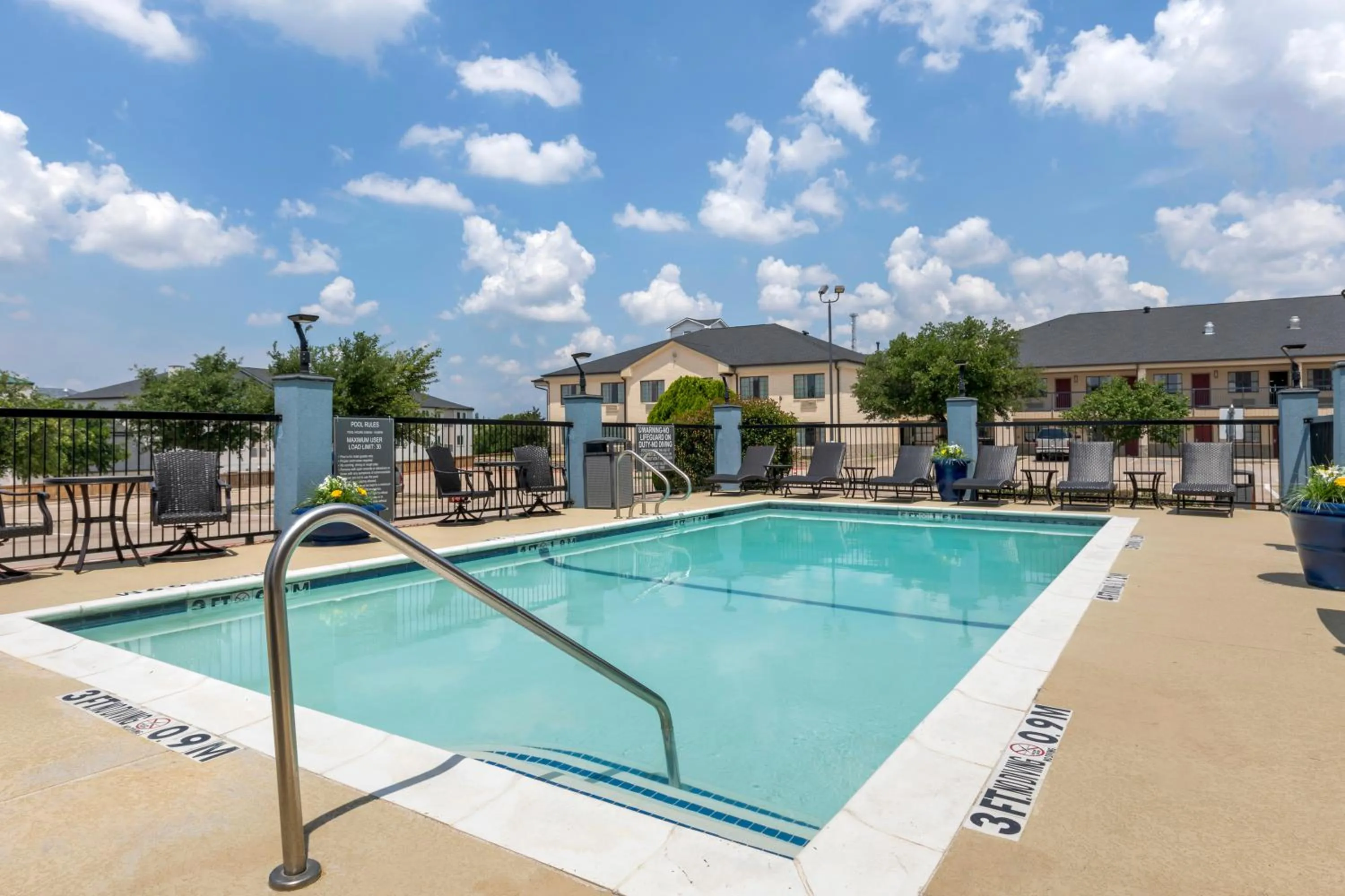Swimming pool in Comfort Inn - Weatherford