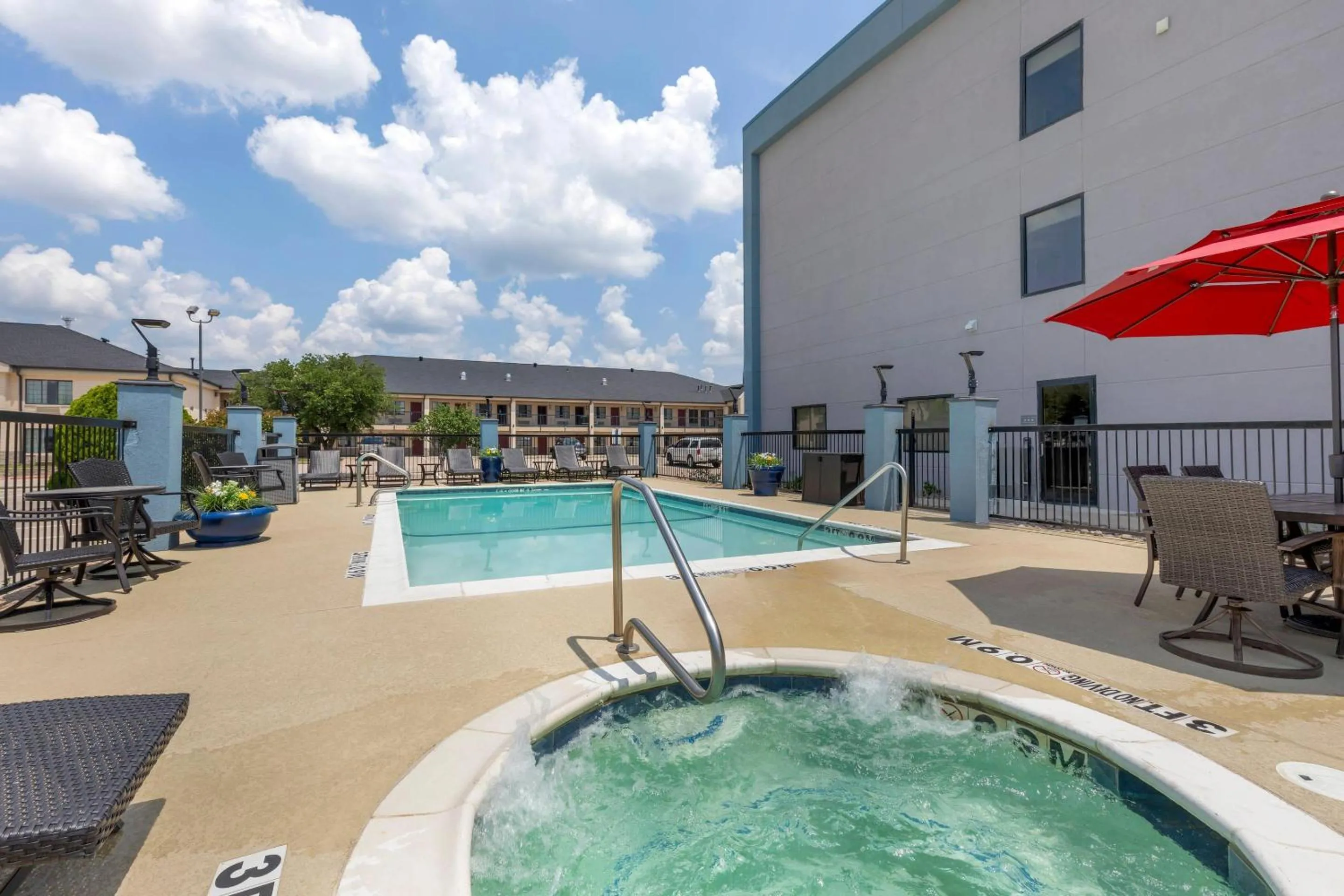 Swimming pool in Comfort Inn - Weatherford