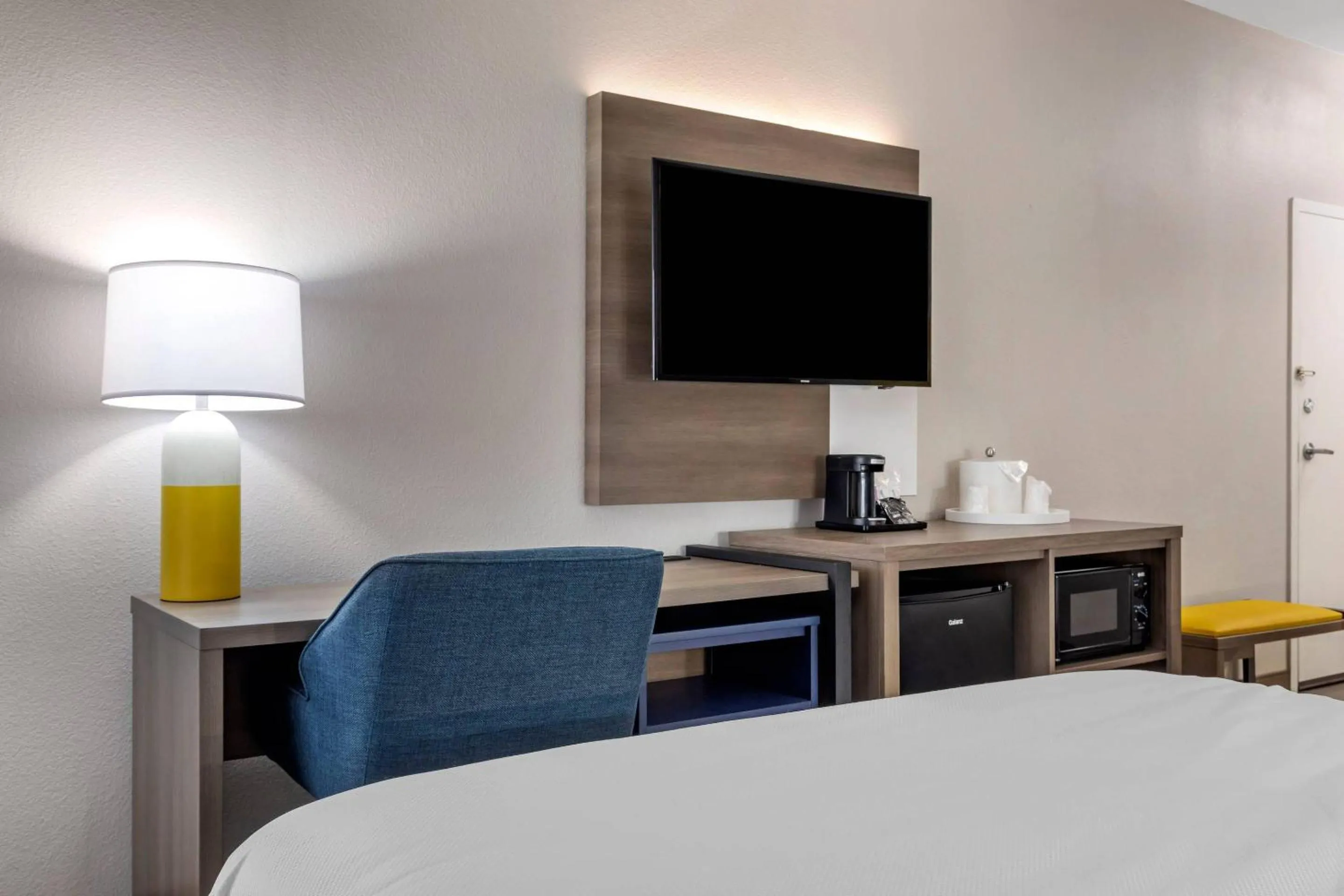 Bedroom, Bed in Comfort Inn - Weatherford