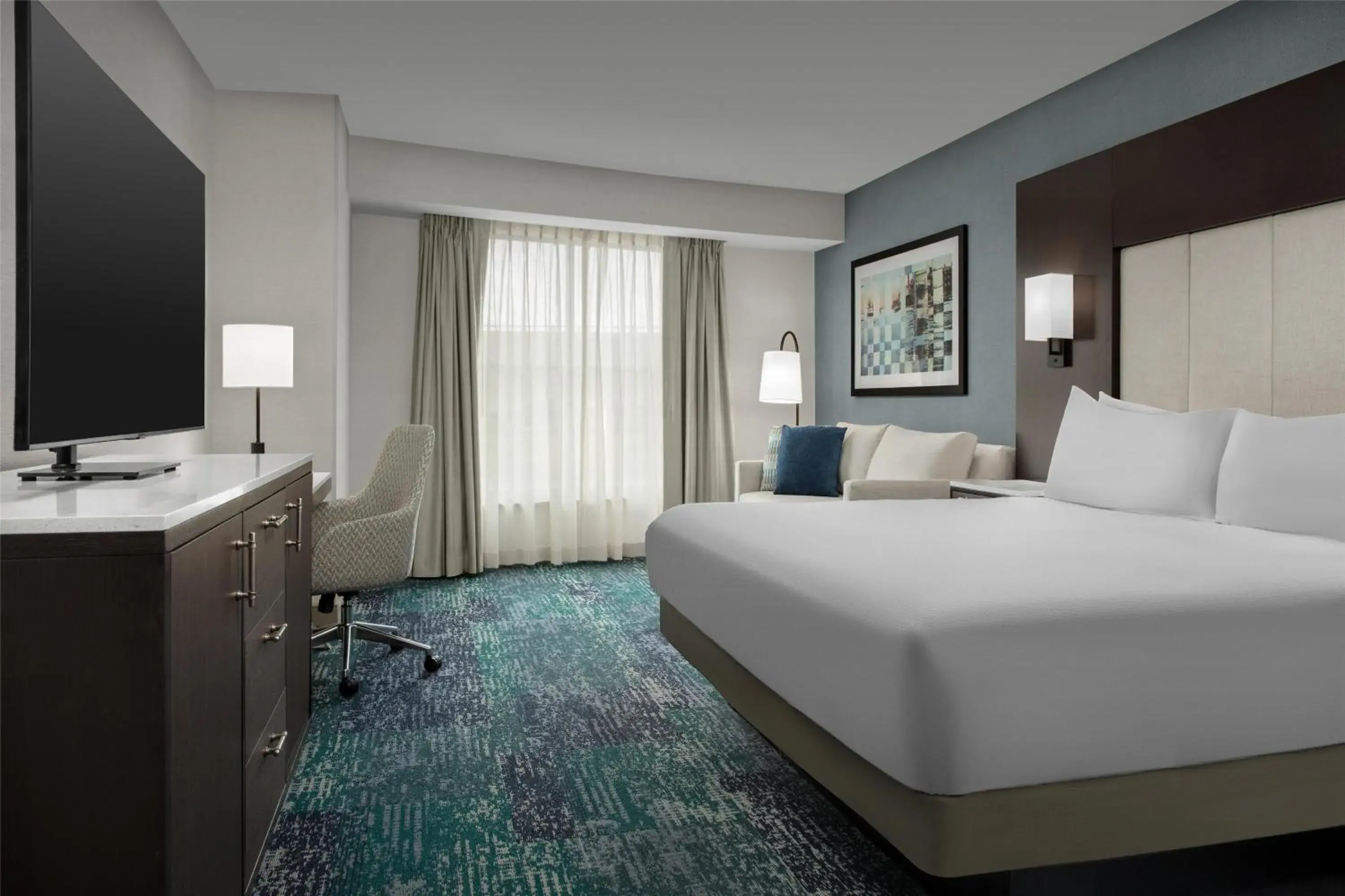 Living room, Bed in Hilton Garden Inn Portsmouth Downtown Living room, Bed in Hilton Garden Inn Portsmouth Downtown