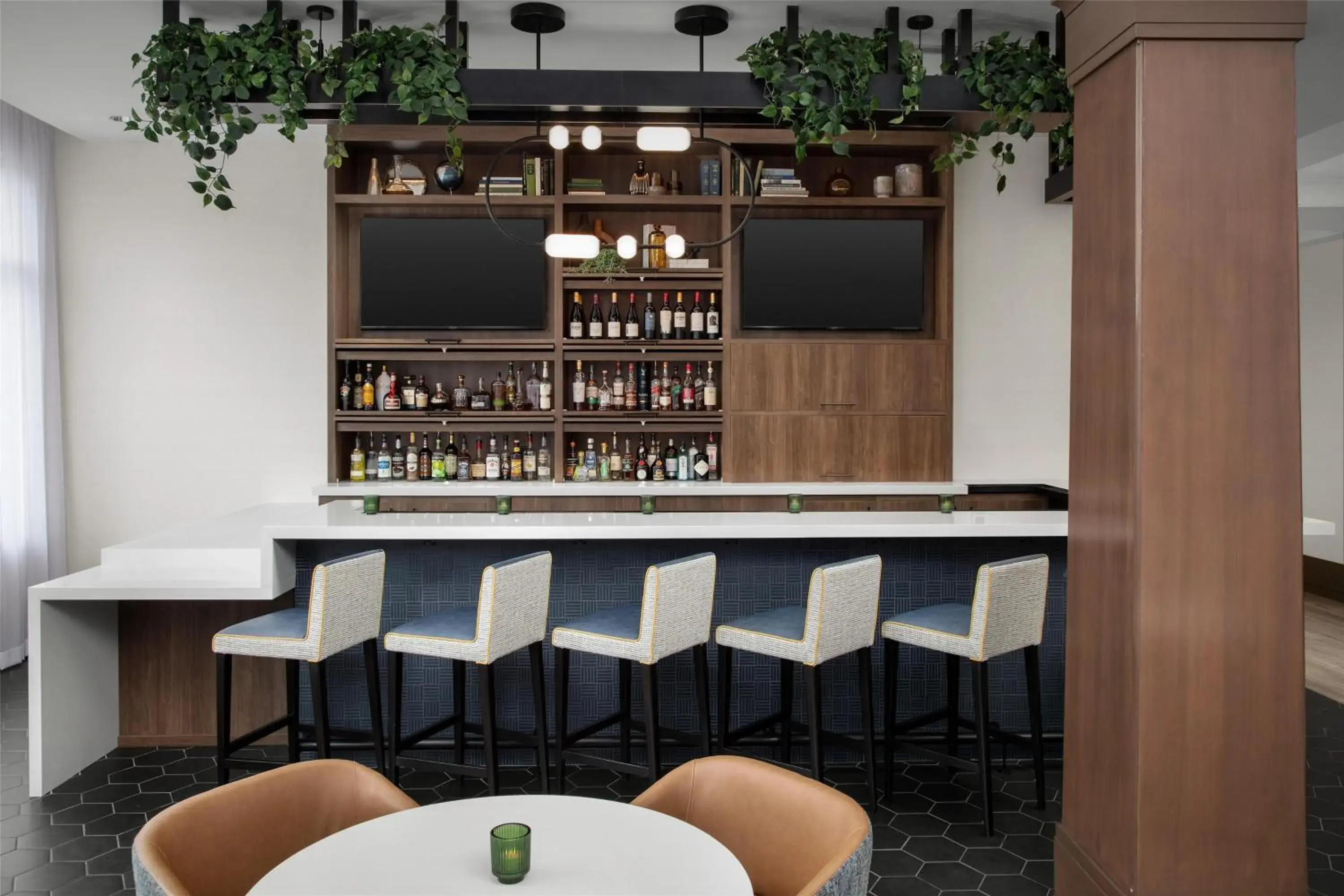 Lounge or bar in Hilton Garden Inn Portsmouth Downtown Lounge or bar in Hilton Garden Inn Portsmouth Downtown