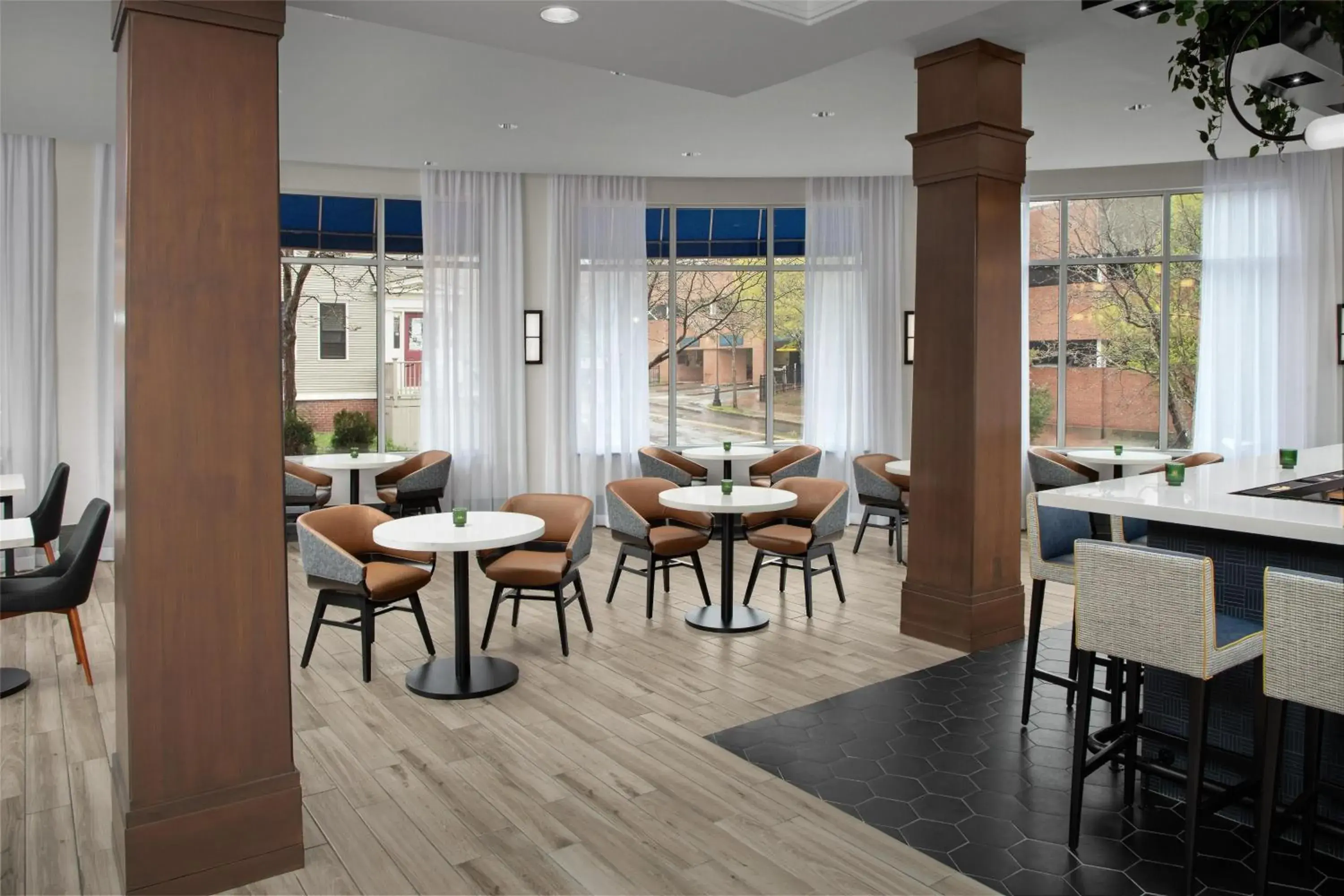 Lounge or bar in Hilton Garden Inn Portsmouth Downtown Lounge or bar in Hilton Garden Inn Portsmouth Downtown
