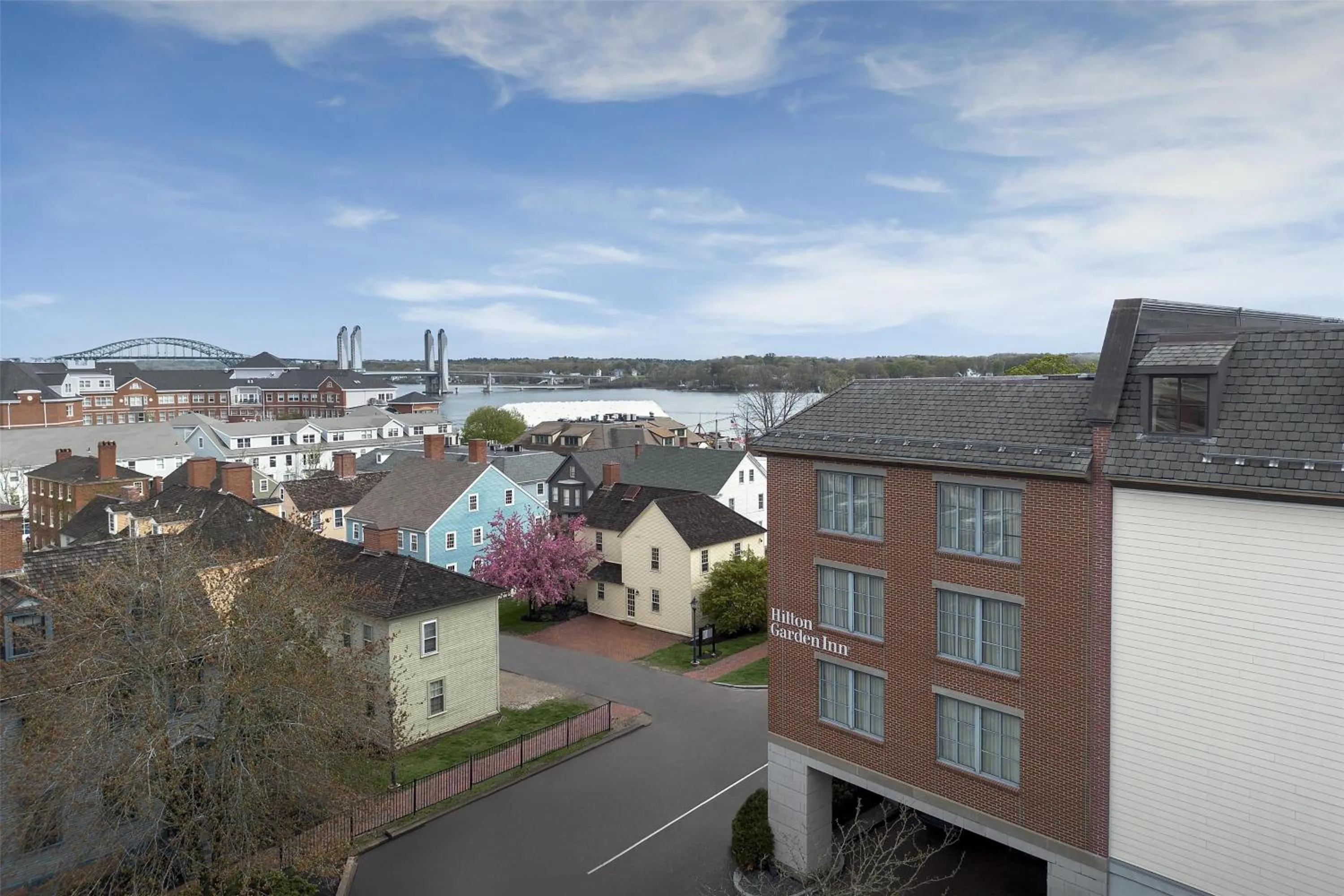 Property building in Hilton Garden Inn Portsmouth Downtown