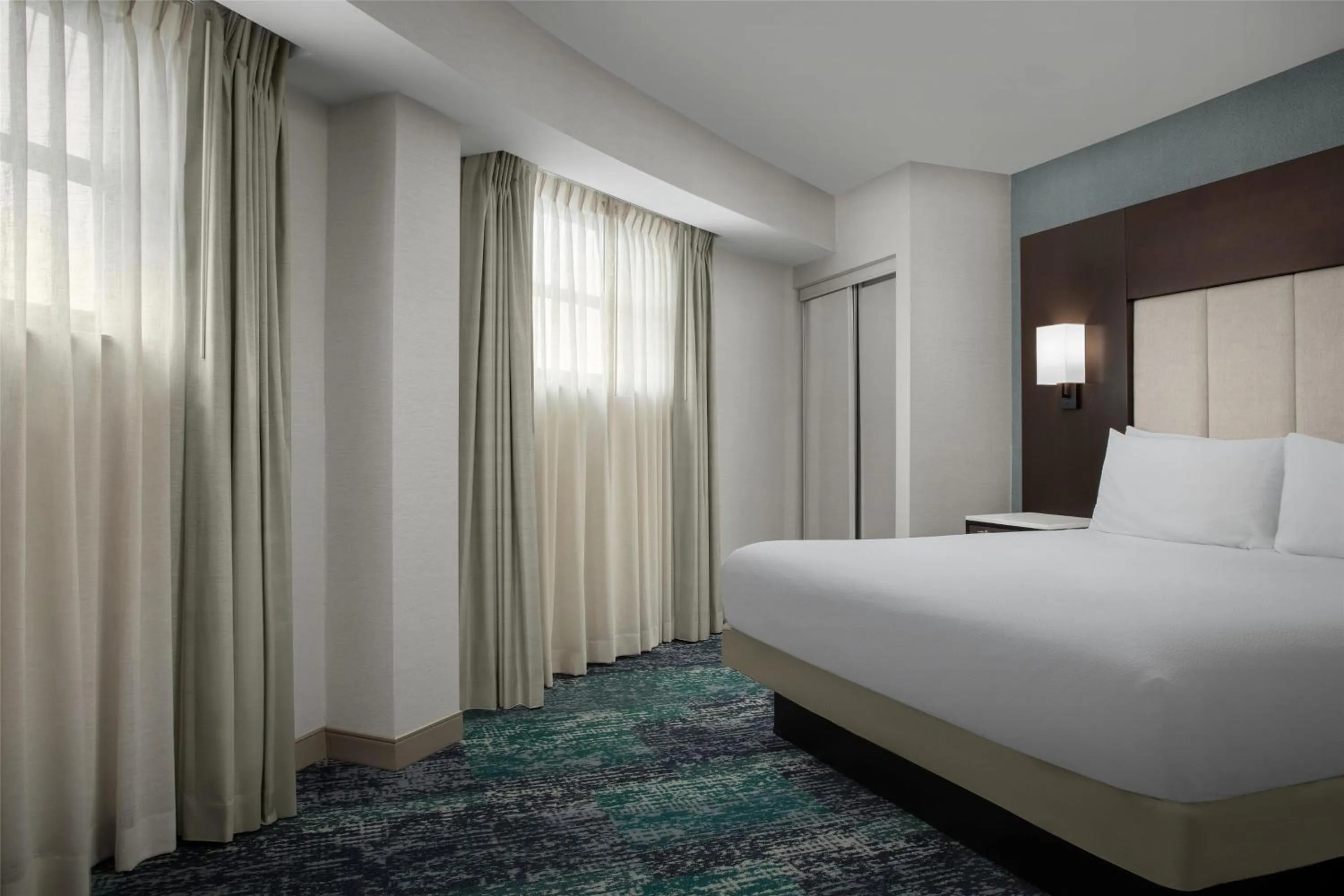 Bed in Hilton Garden Inn Portsmouth Downtown