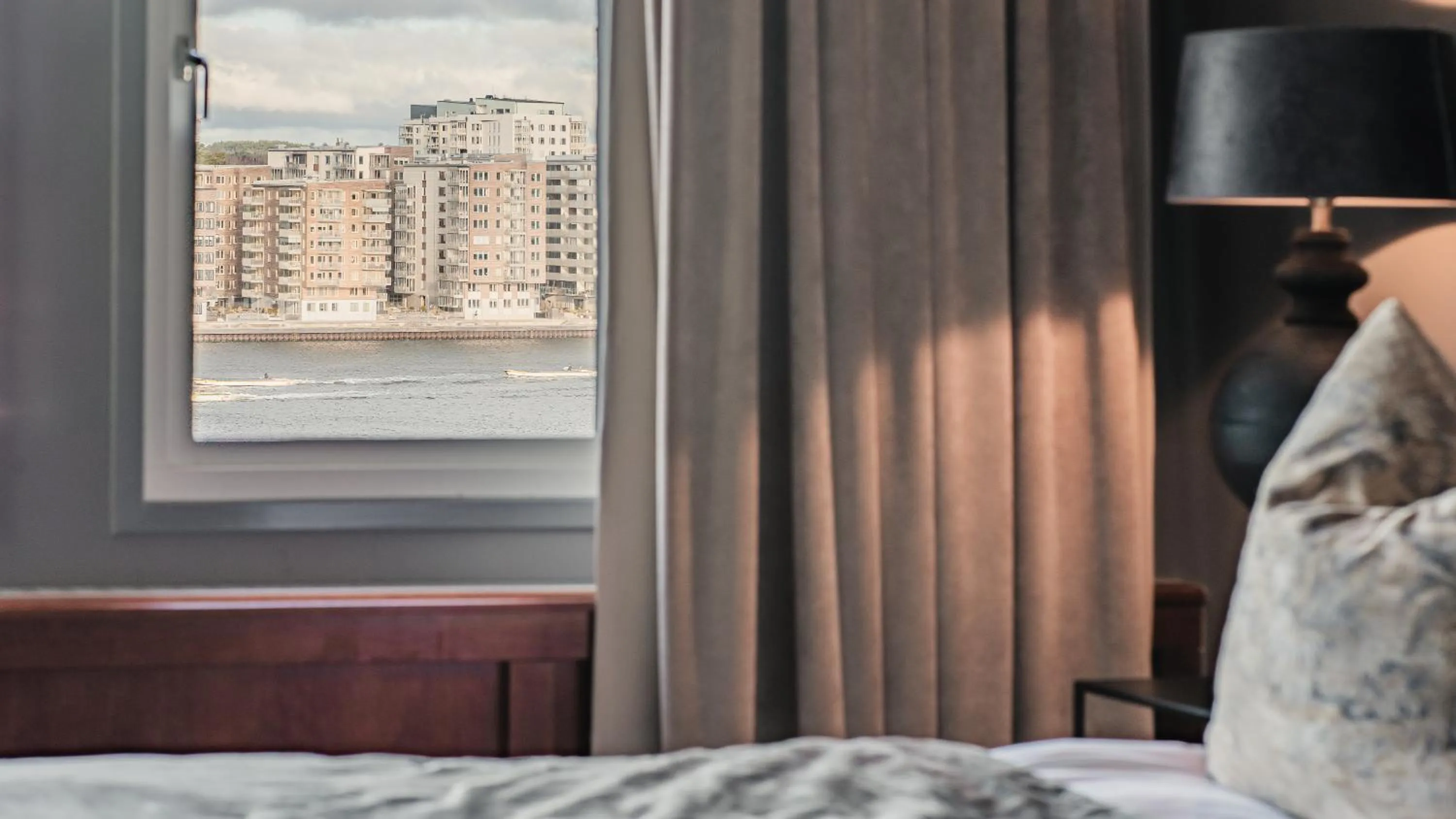 View (from property/room), Bed in Quality Hotel Waterfront