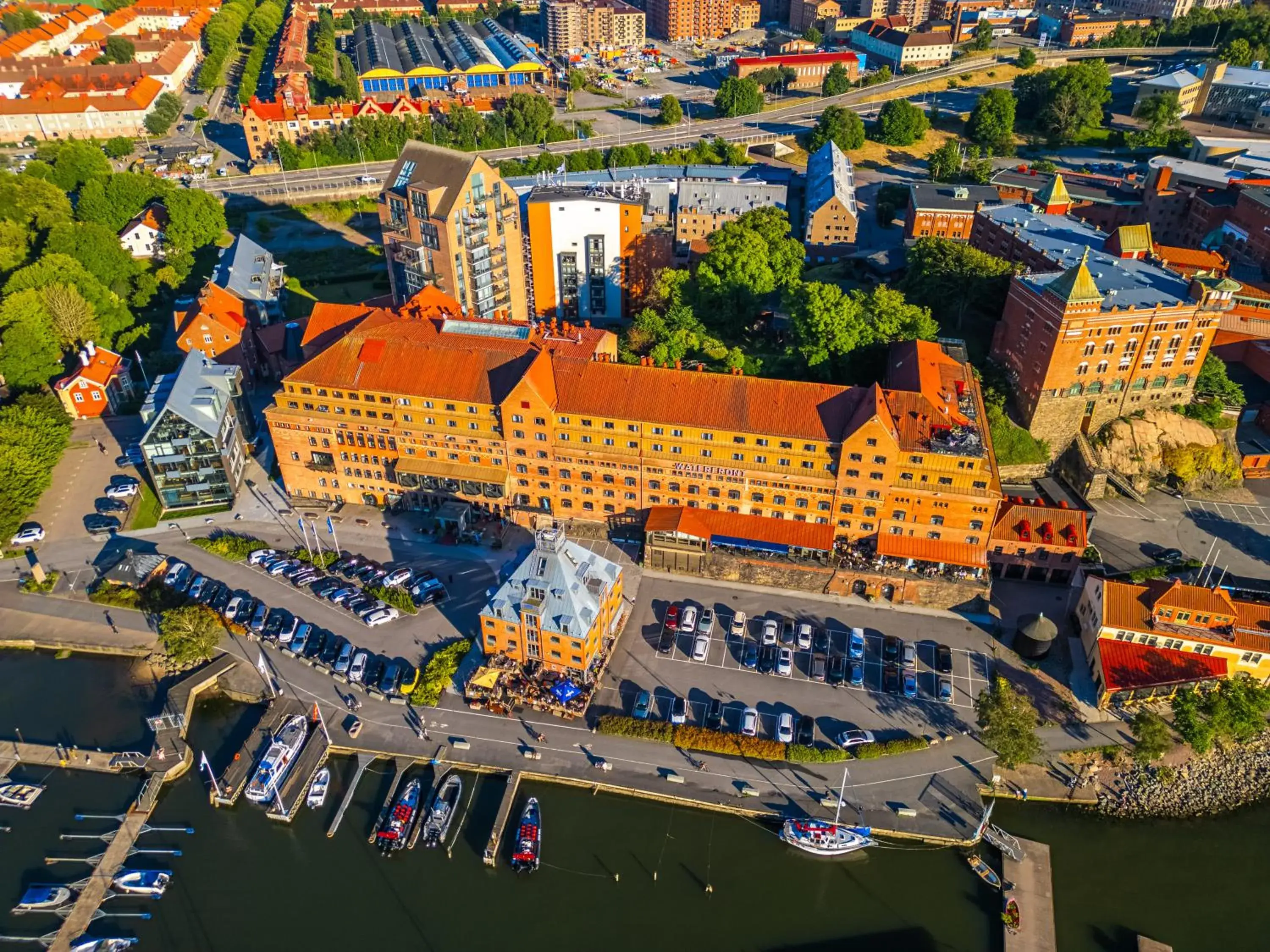 Facade/entrance in Quality Hotel Waterfront Facade/entrance in Quality Hotel Waterfront