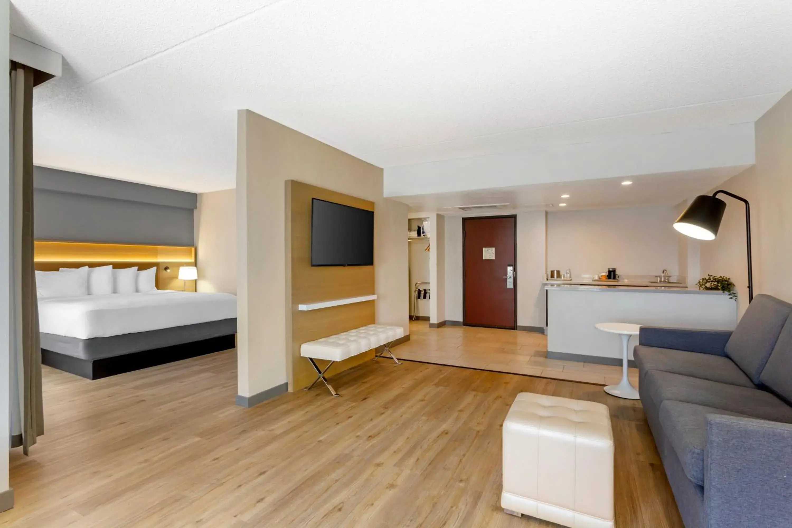 King Suite - Disability Access/Non Smoking in Radisson Hotel Casa Grande King Suite - Disability Access/Non Smoking in Radisson Hotel Casa Grande