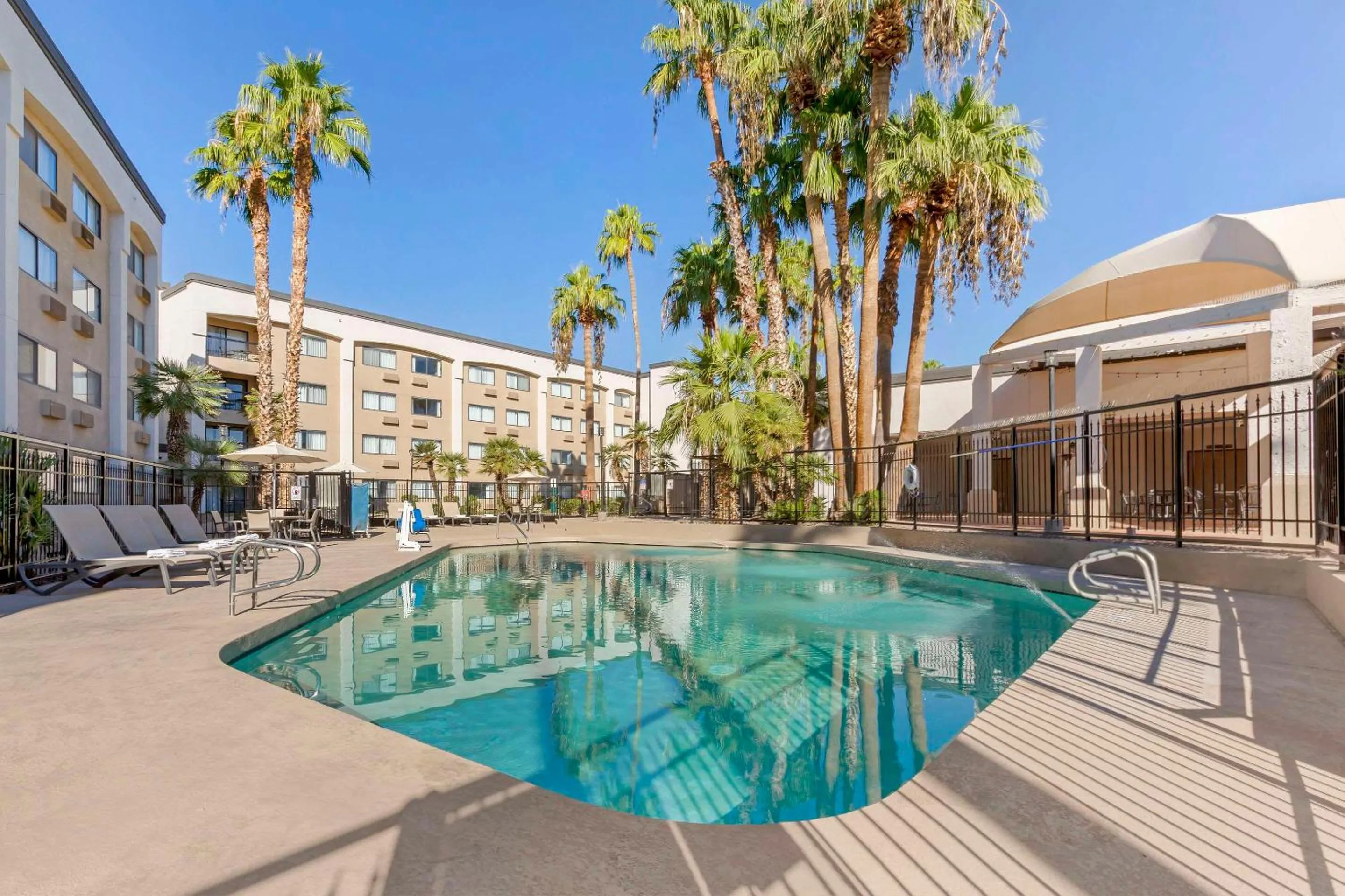 Swimming pool in Radisson Hotel Casa Grande
