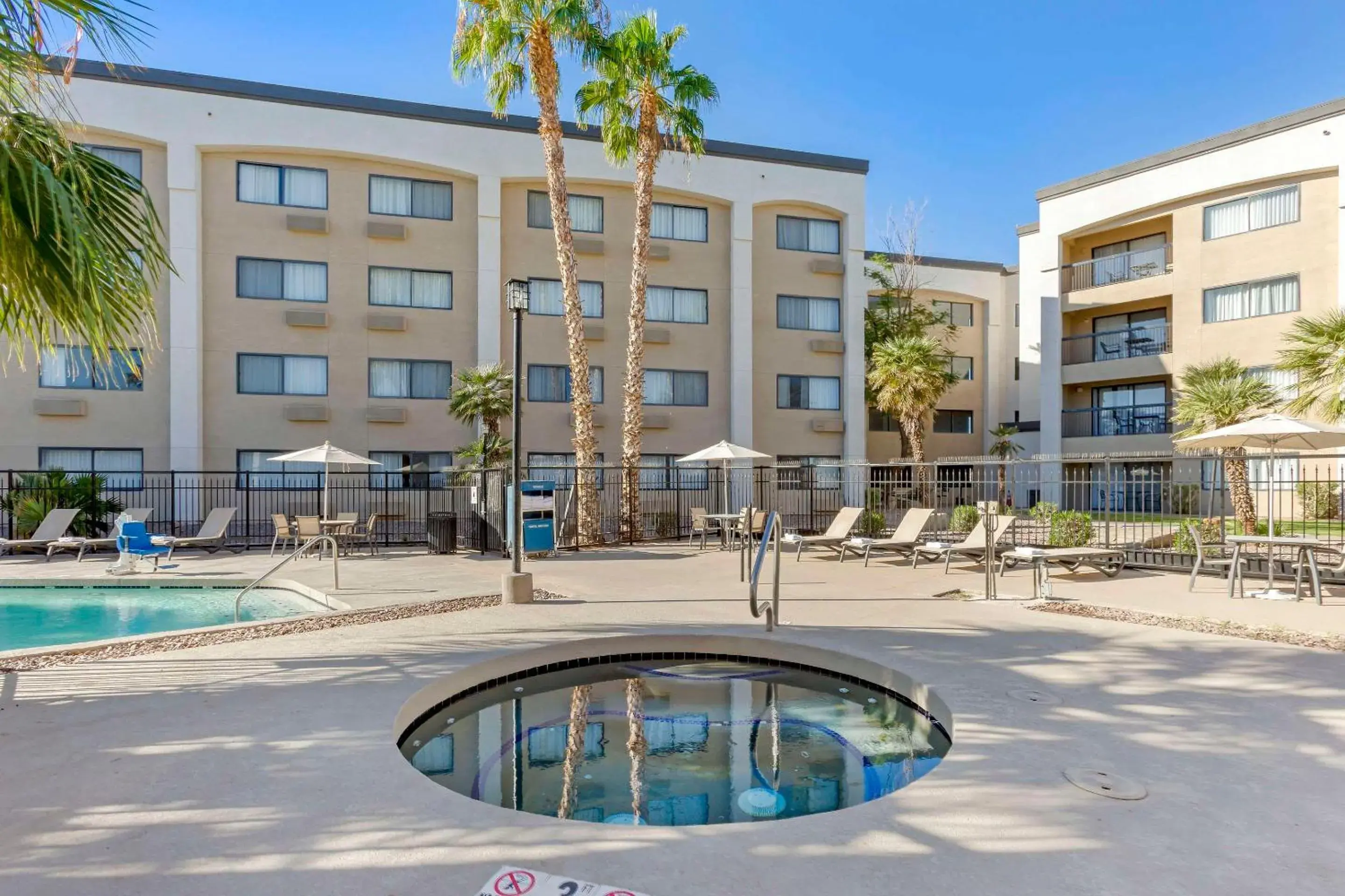 Swimming pool in Radisson Hotel Casa Grande Swimming pool in Radisson Hotel Casa Grande