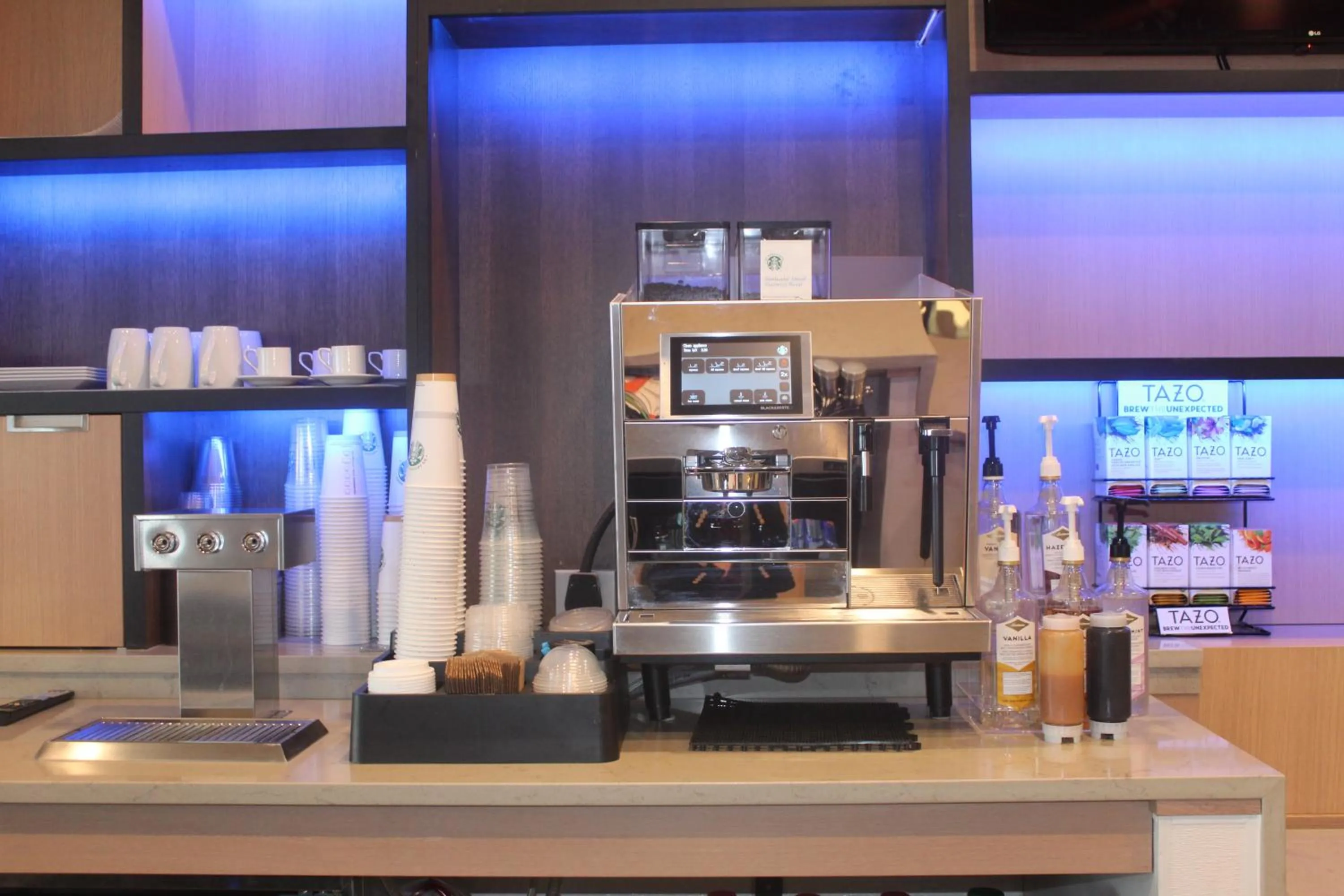 Coffee/tea facilities in Hyatt Place Fairbanks