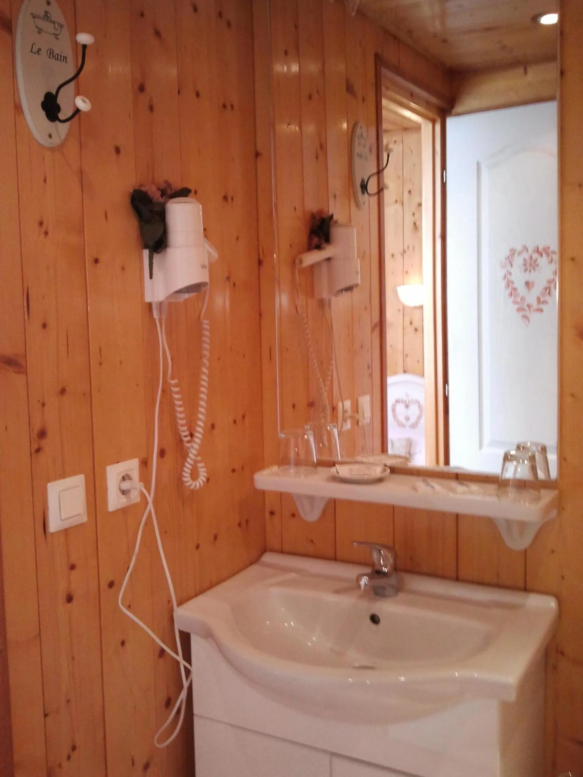 Bathroom in Hôtel La Vallée