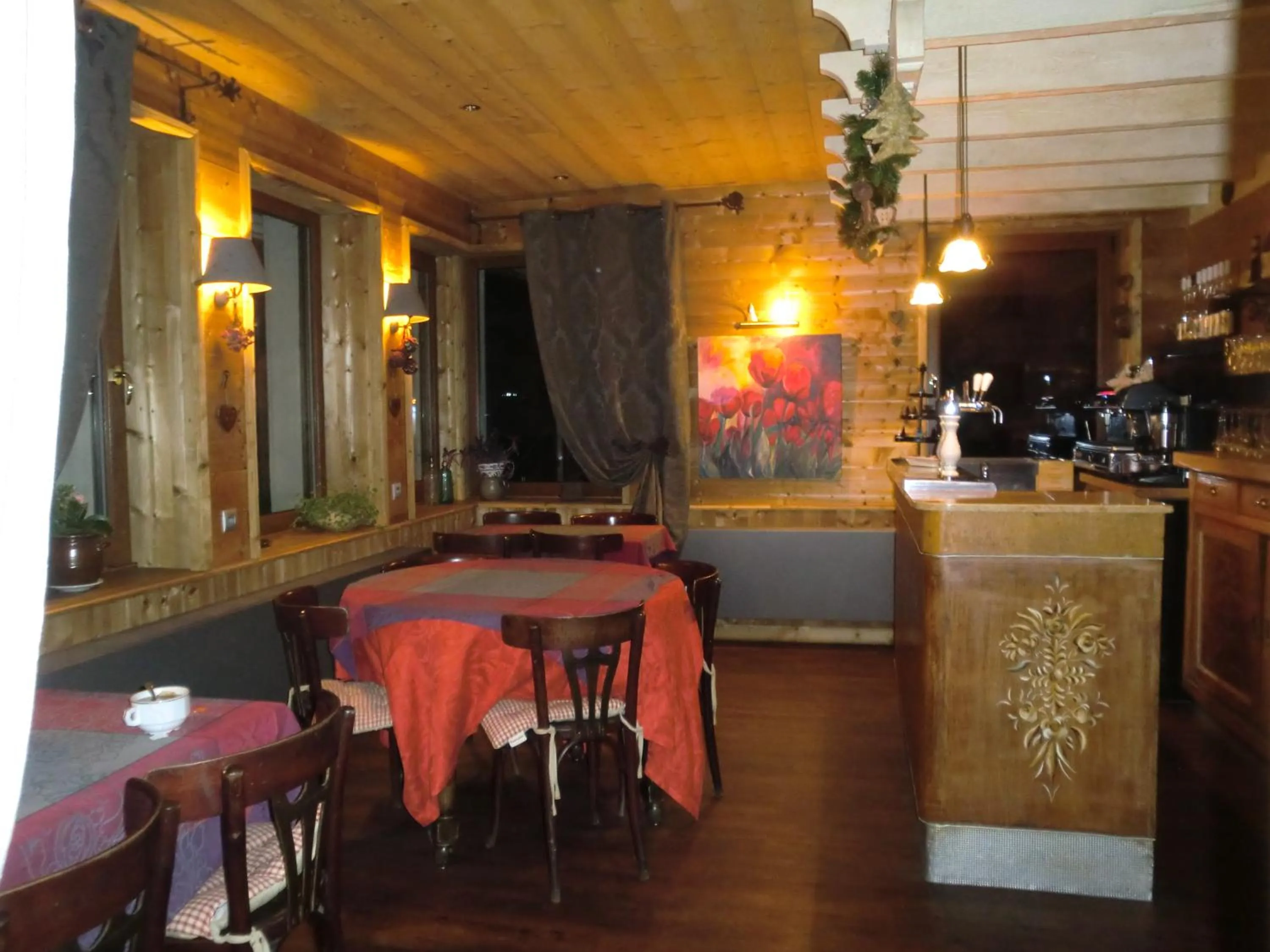 Lounge or bar in Hôtel La Vallée