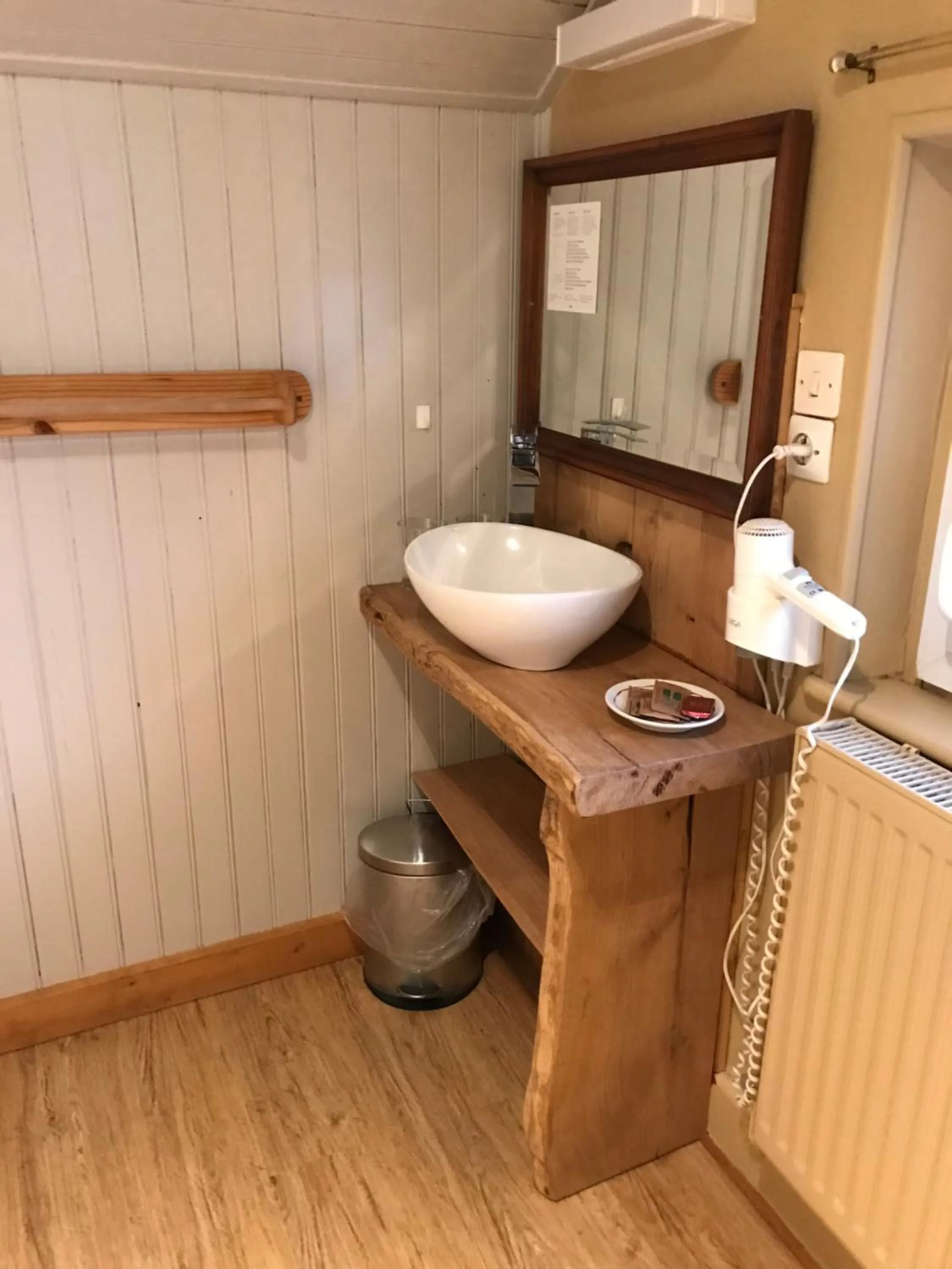 Bathroom in Hôtel La Vallée