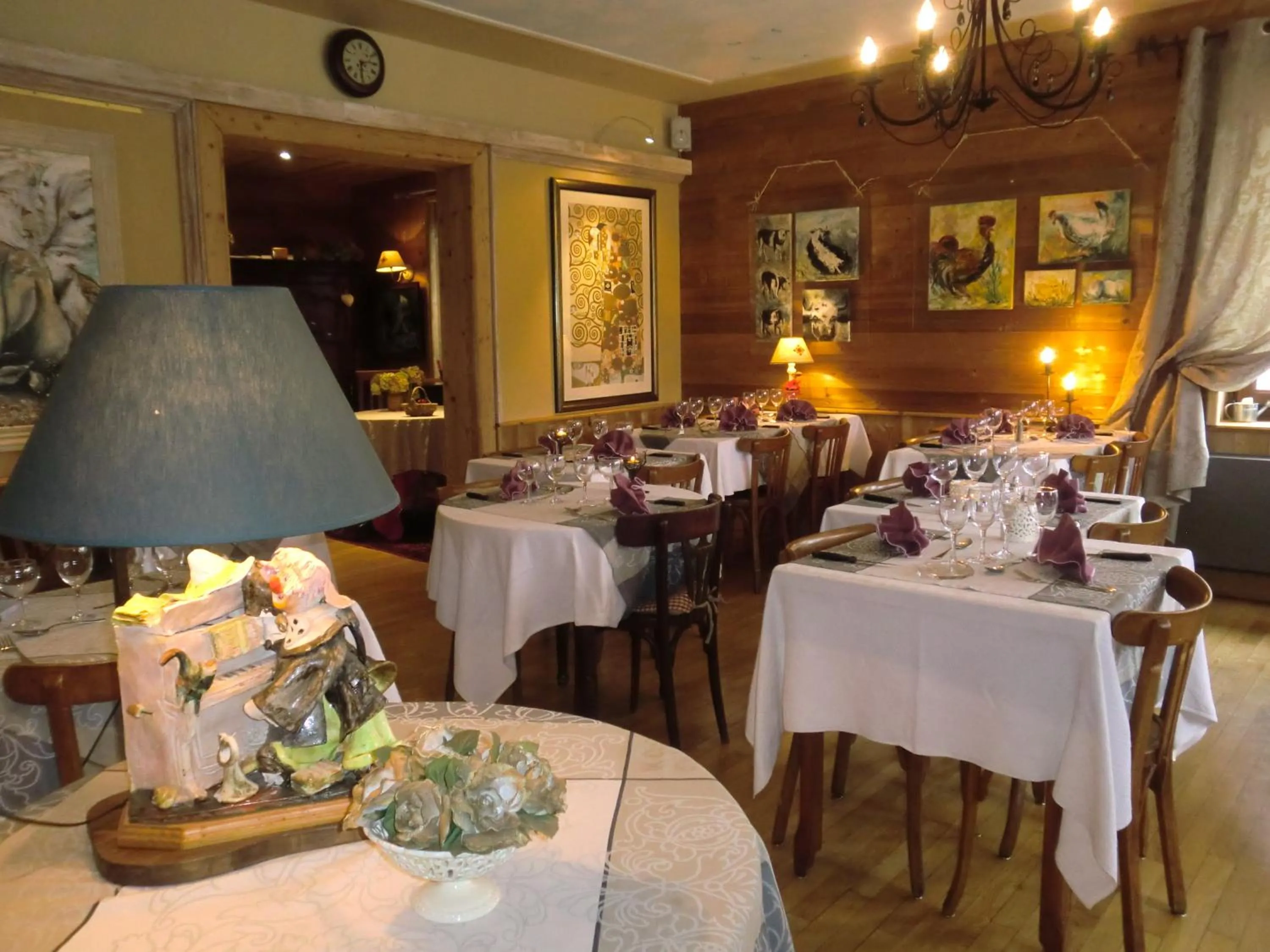 Restaurant/places to eat in Hôtel La Vallée