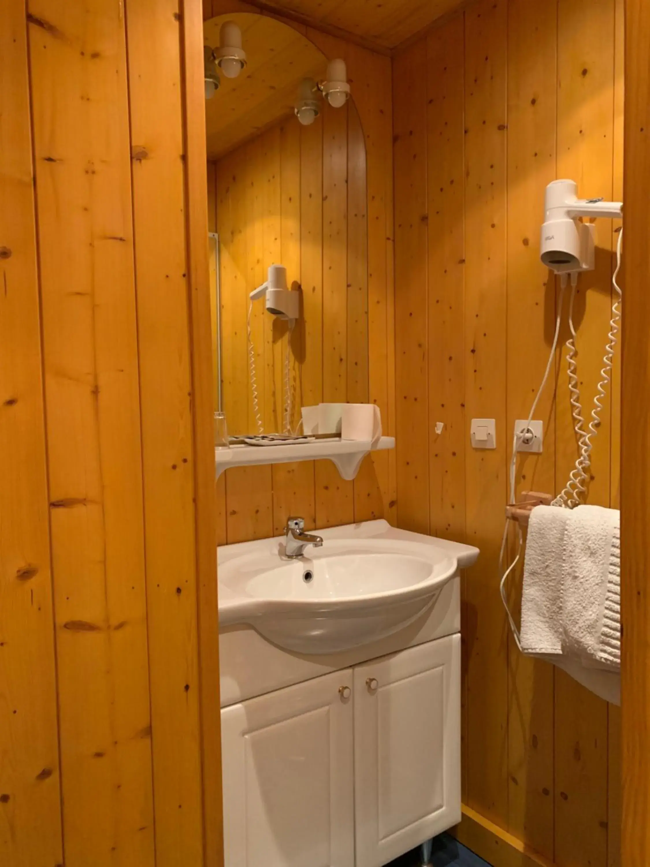 Single Room - single occupancy in Hôtel La Vallée Single Room - single occupancy in Hôtel La Vallée