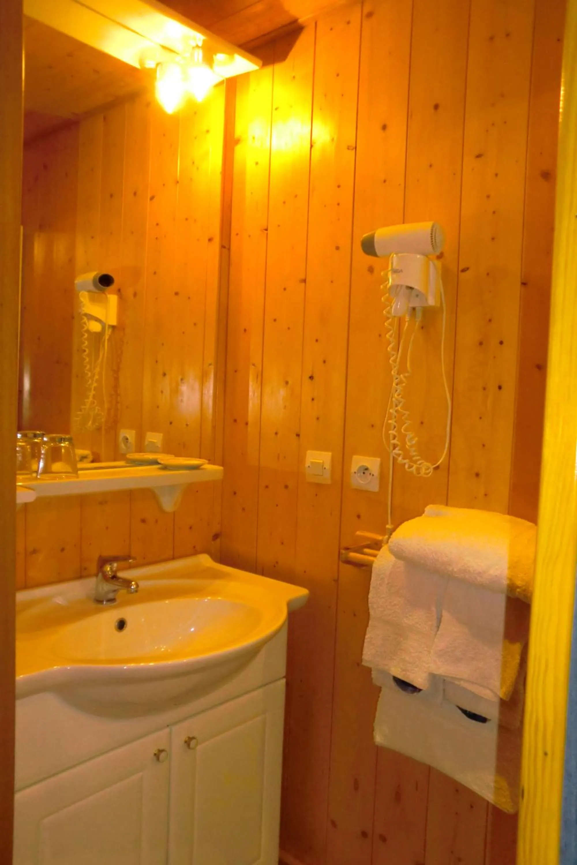 Bathroom in Hôtel La Vallée