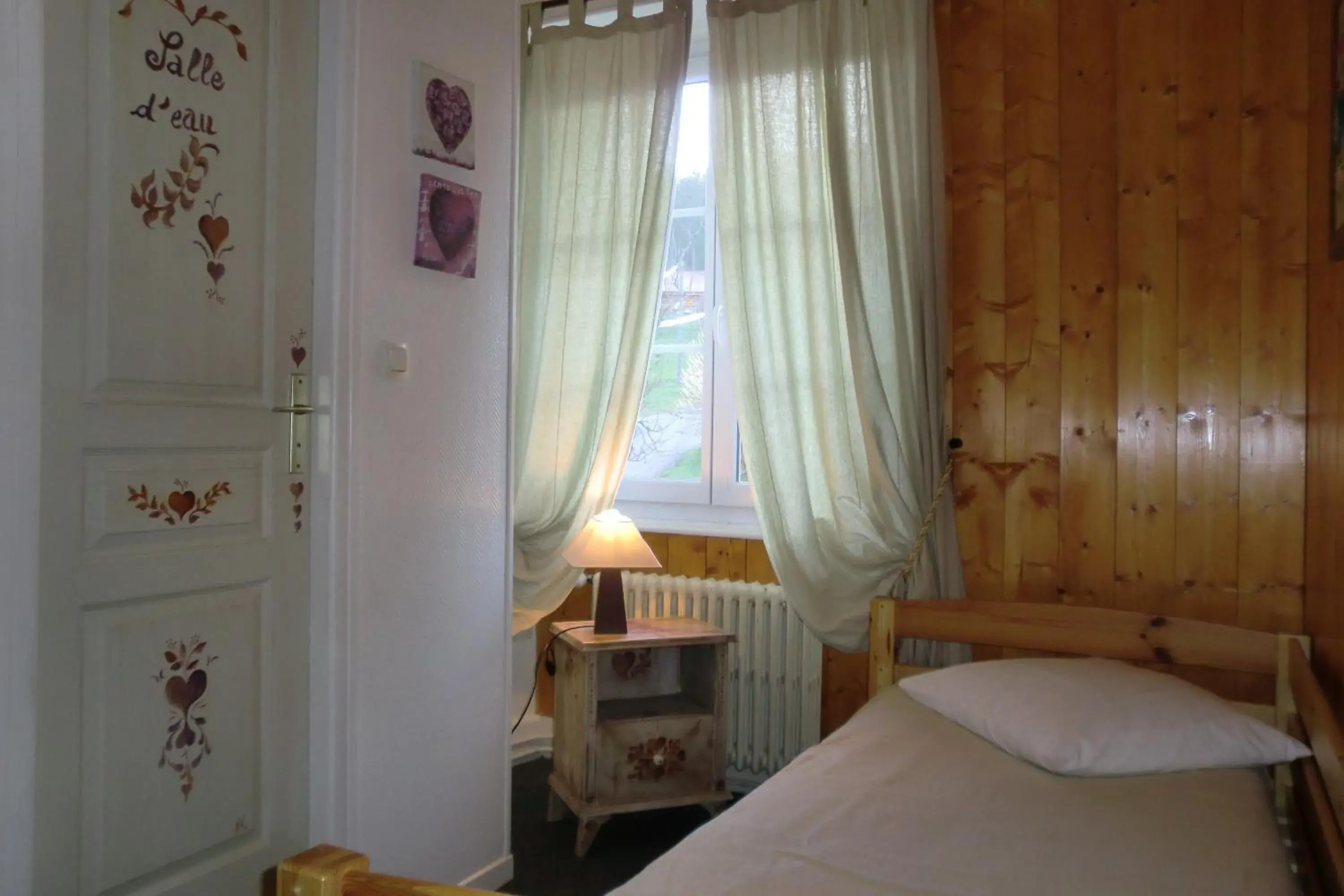 Triple Room in Hôtel La Vallée Triple Room in Hôtel La Vallée