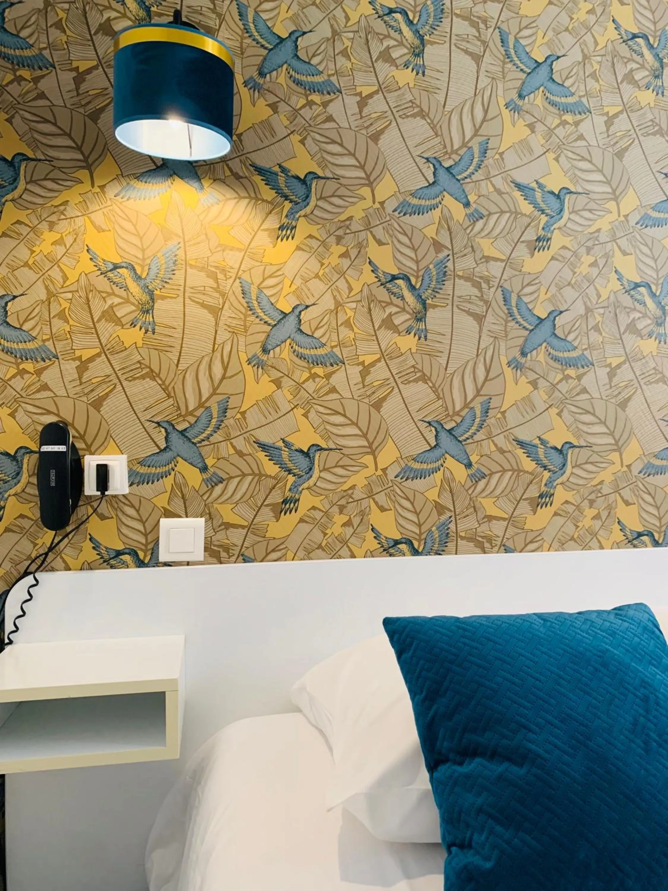 Bed in Hôtel Trianon Tours