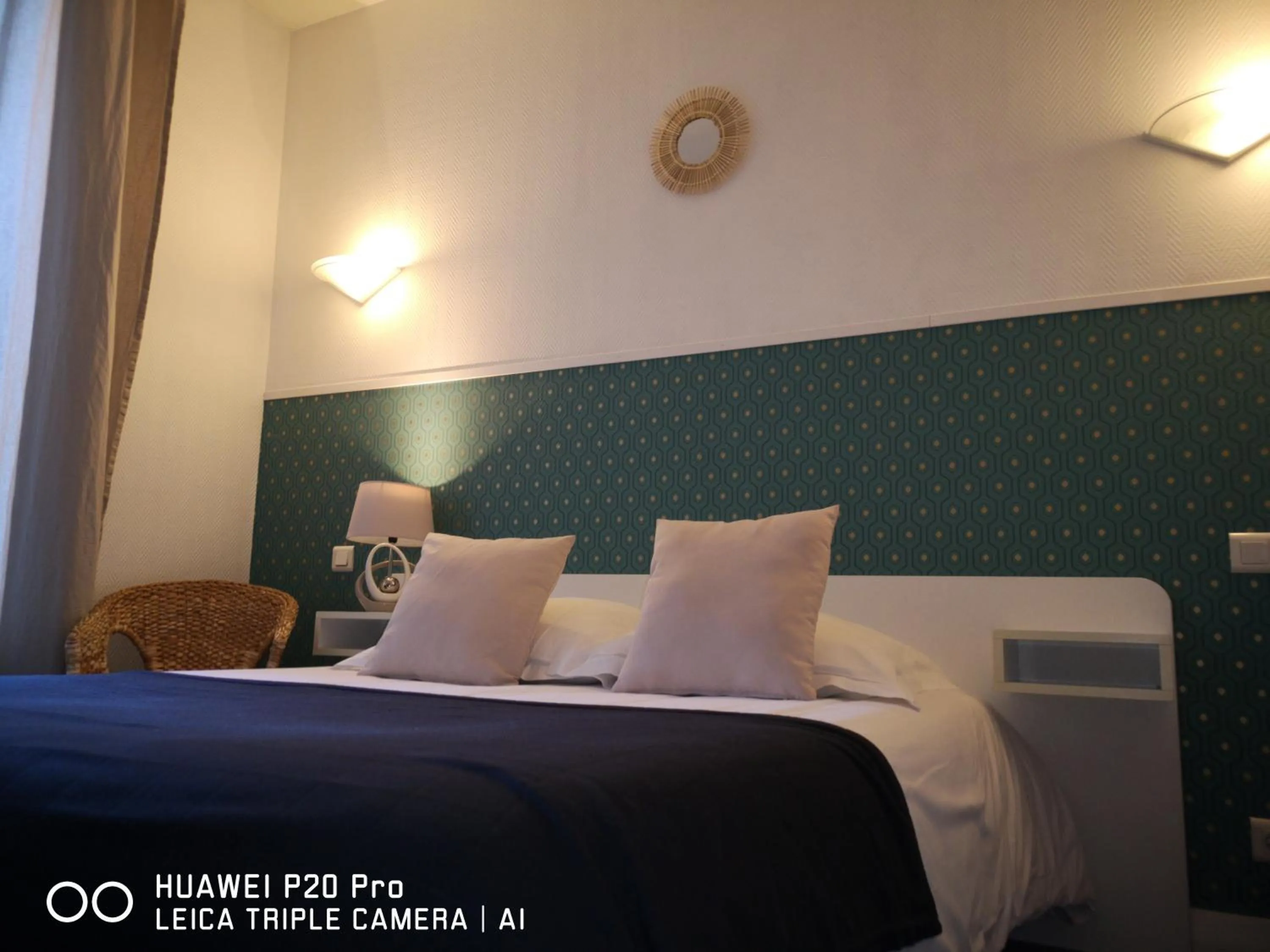 Bed in Hôtel Trianon Tours