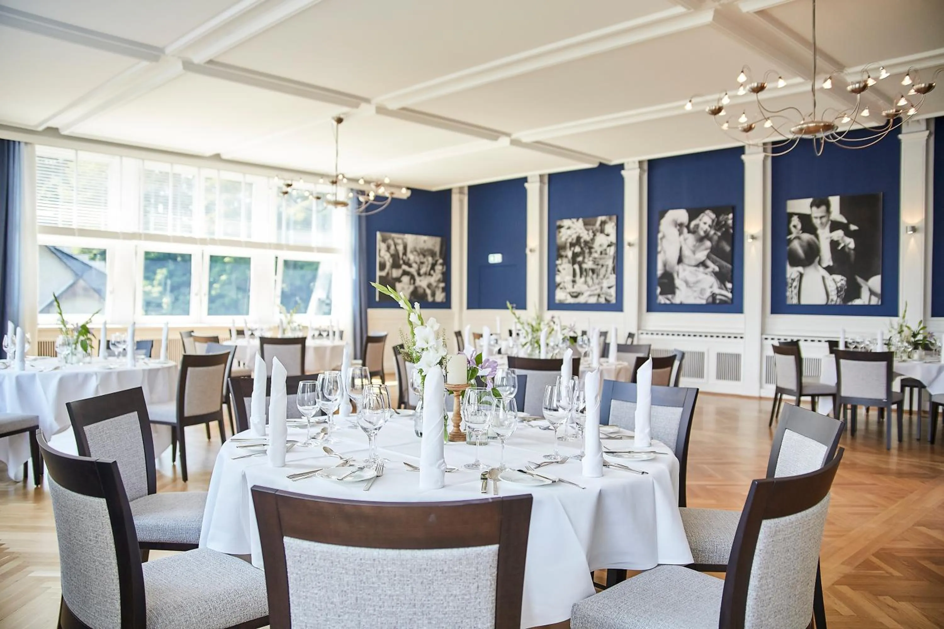 Restaurant/places to eat in Parkhaus Hügel