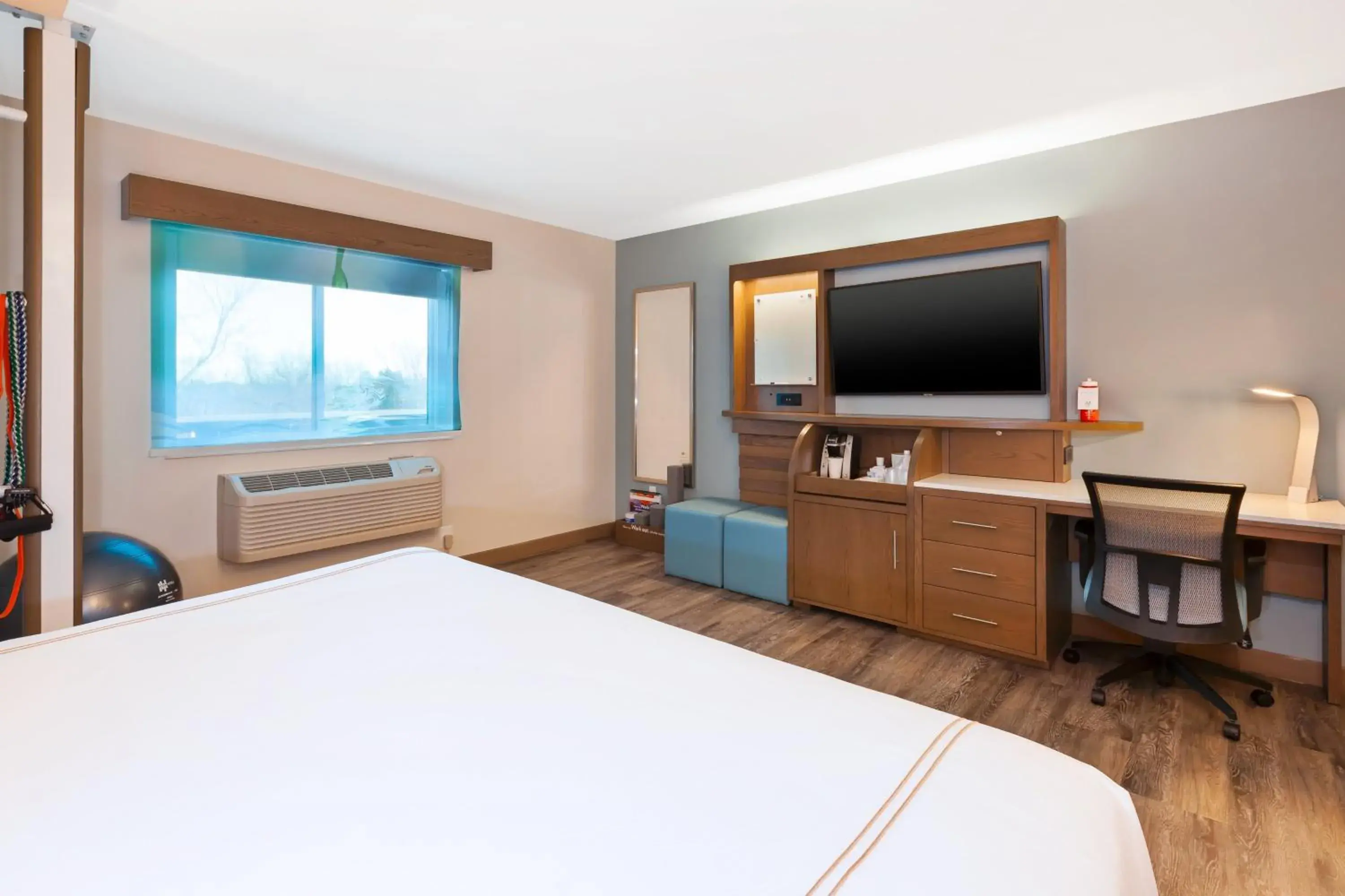 Photo of the whole room, Bed in EVEN Hotel Ann Arbor S - University Area by IHG Photo of the whole room, Bed in EVEN Hotel Ann Arbor S - University Area by IHG