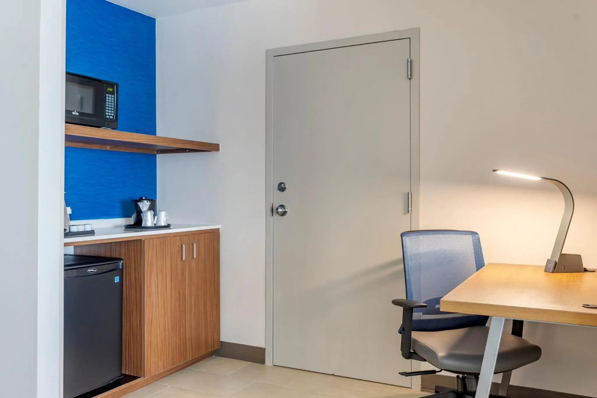 Photo of the whole room in Holiday Inn Express Hotel & Suites Albuquerque Midtown by IHG