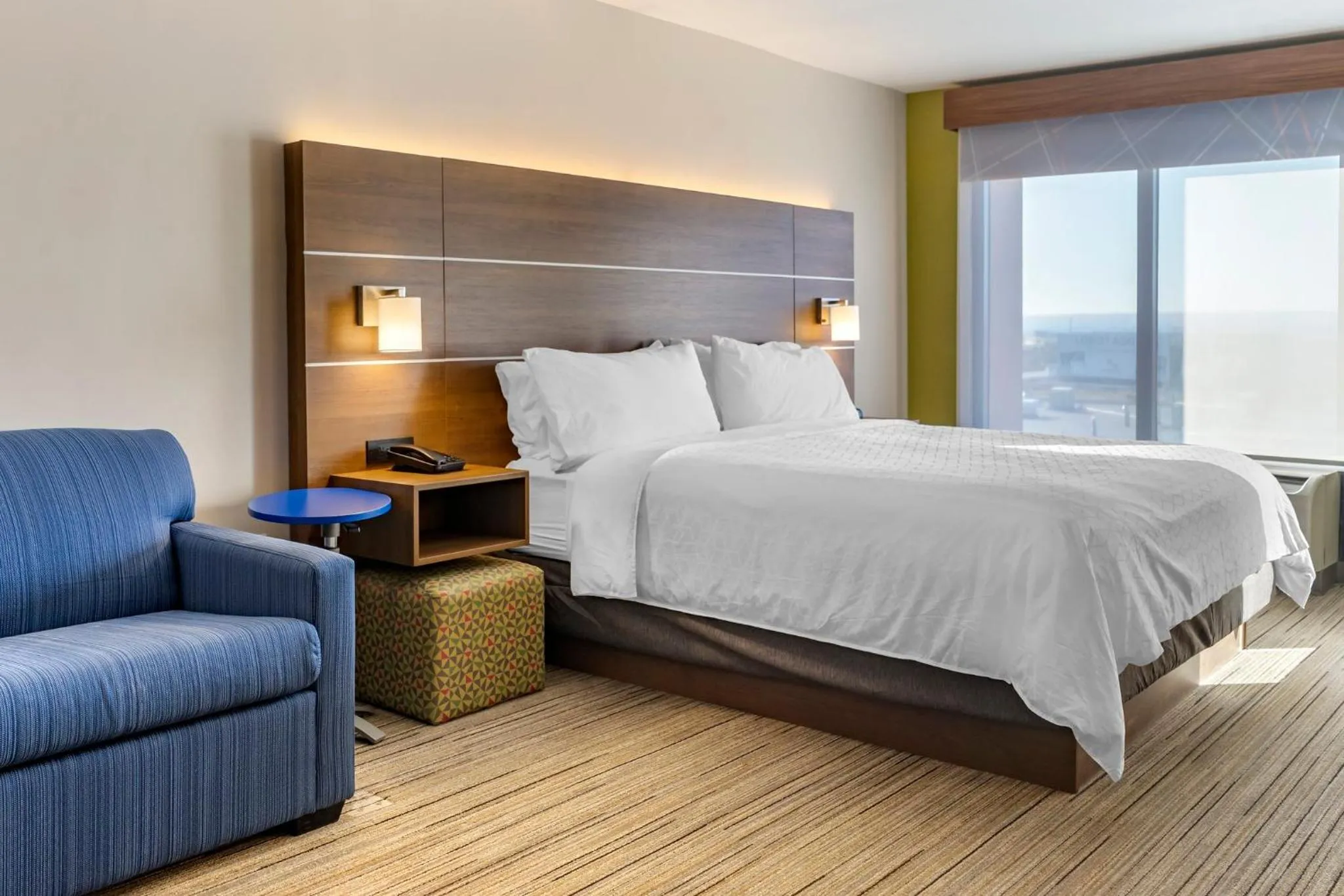 Photo of the whole room, Bed in Holiday Inn Express Hotel & Suites Albuquerque Midtown by IHG