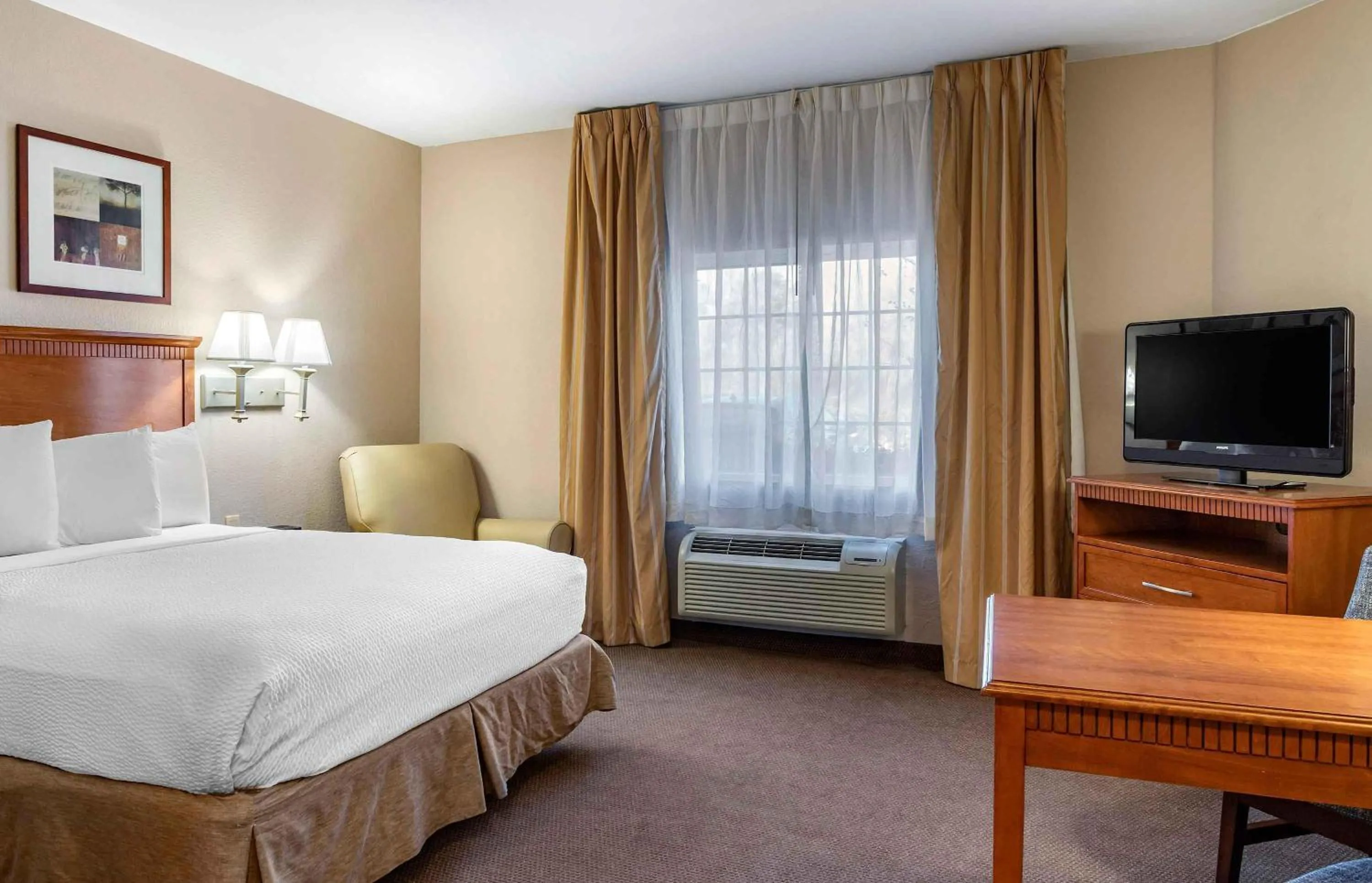 Bedroom, Bed in Extended Stay America Suites - Houston - IAH Airport