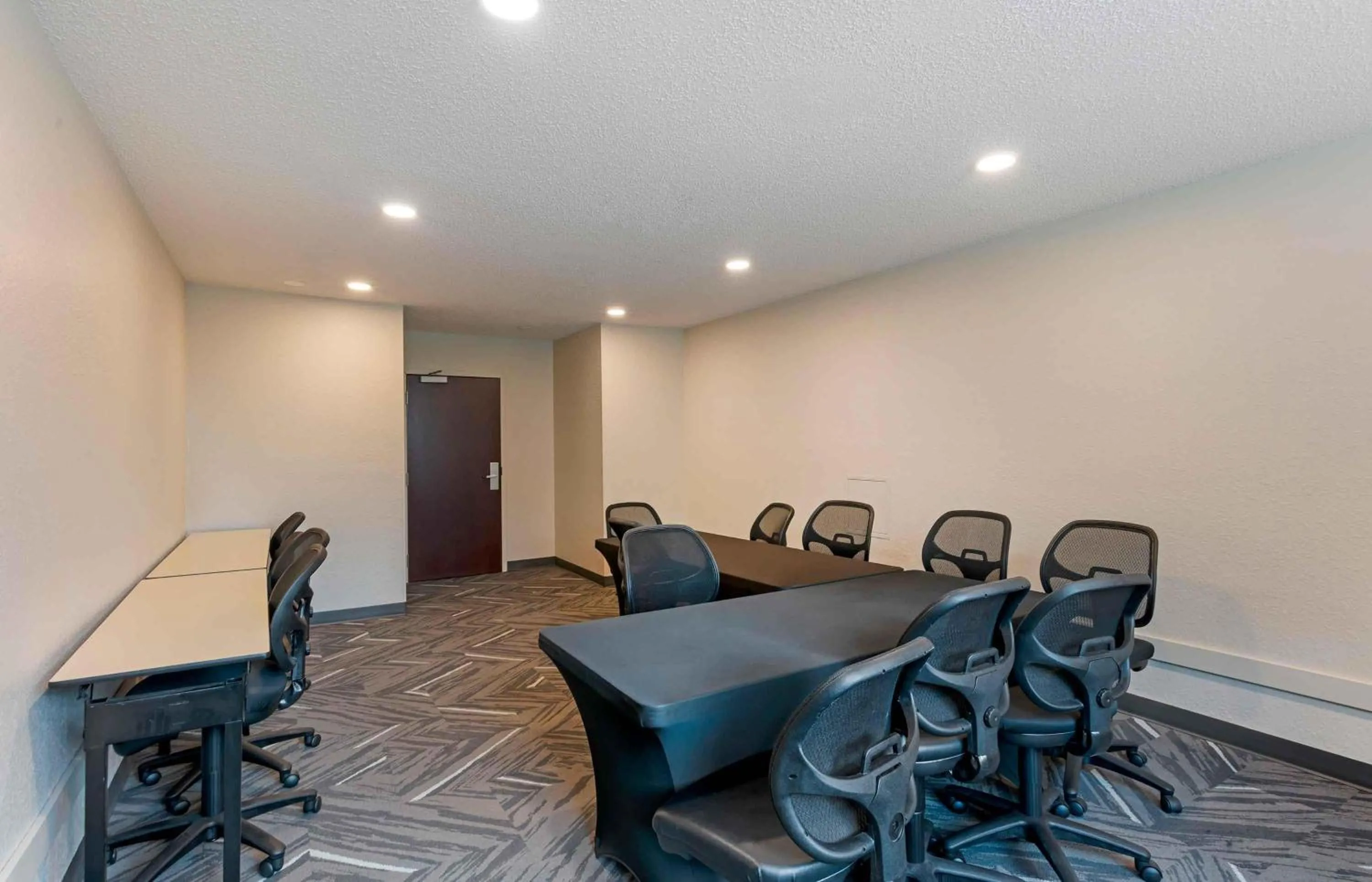 Meeting/conference room in Extended Stay America Suites - Houston - IAH Airport