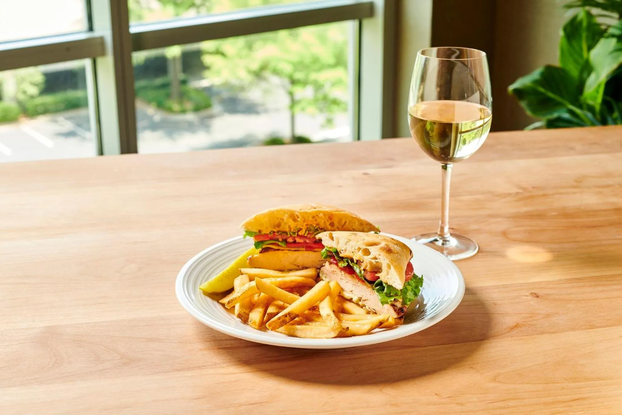 Restaurant/places to eat in Holiday Inn Phoenix/Chandler by IHG