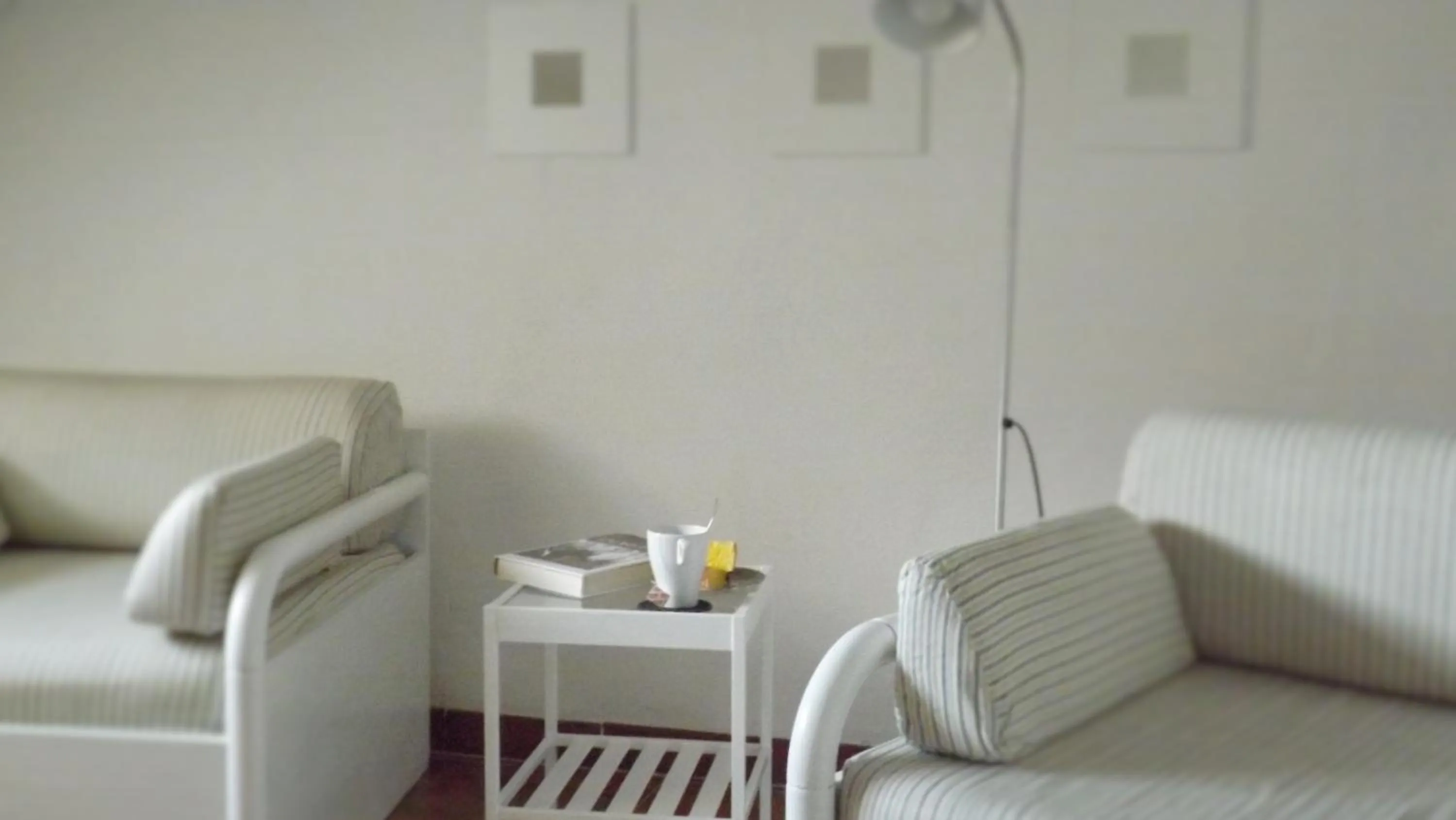 Seating area in Domus Tua