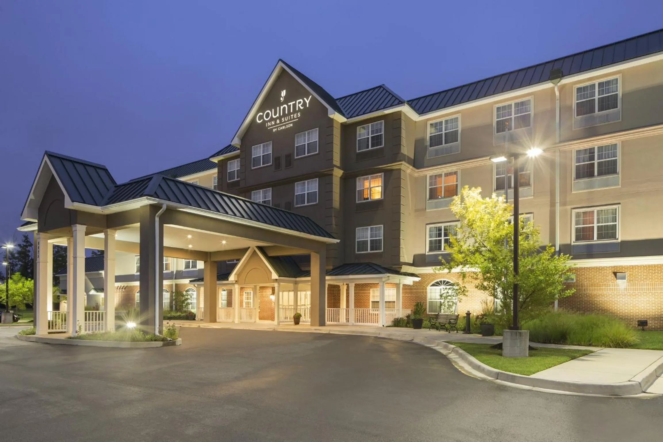 Property building in Country Inn & Suites by Radisson, Baltimore North, MD