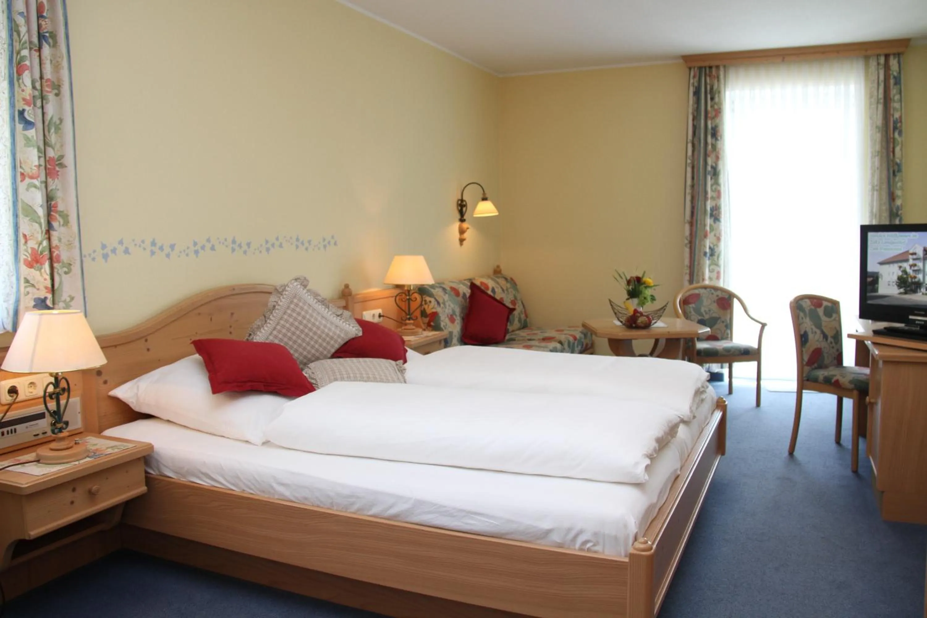 Bedroom in Zilks Landgasthof Zum Frauenstein