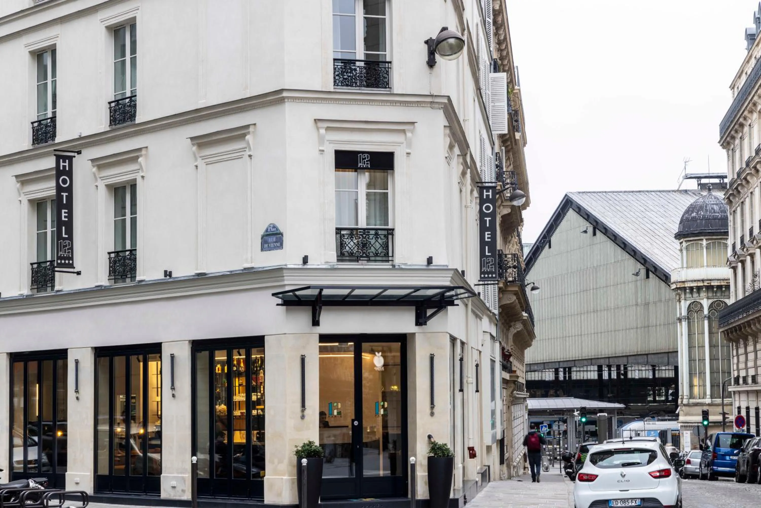 Property building in Le 12 Hôtel