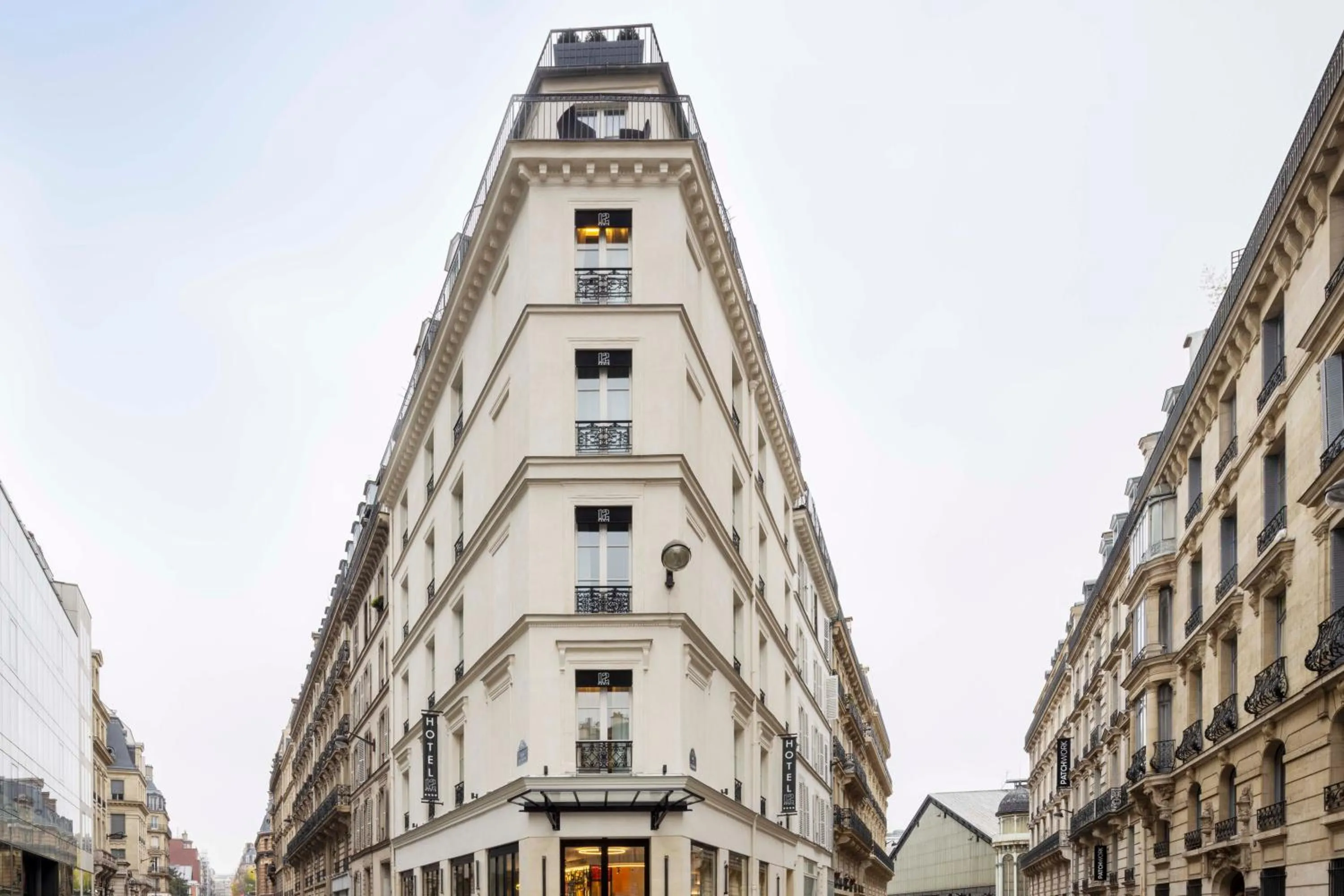 Property building in Le 12 Hôtel