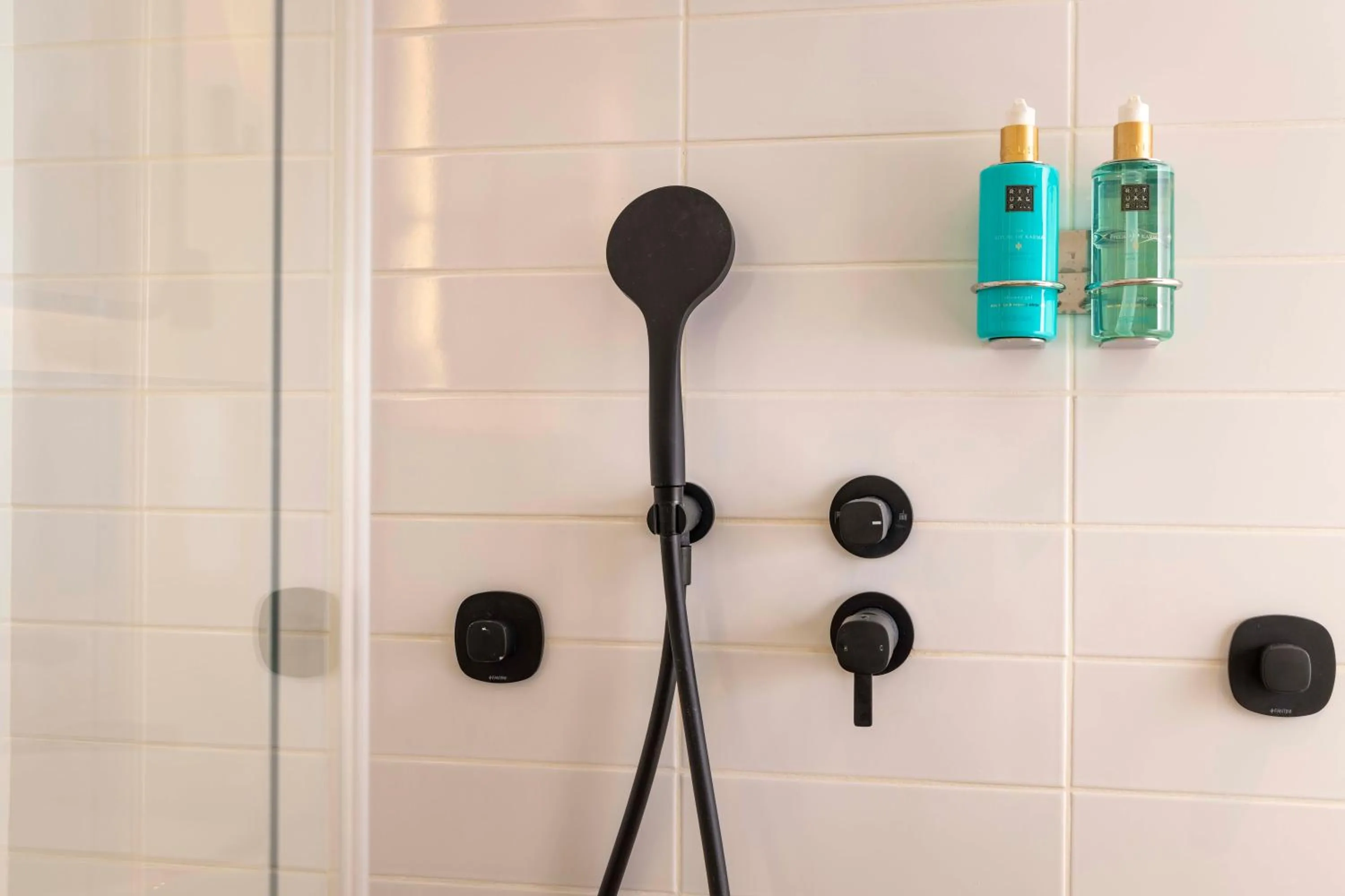 Bathroom in Le 12 Hôtel