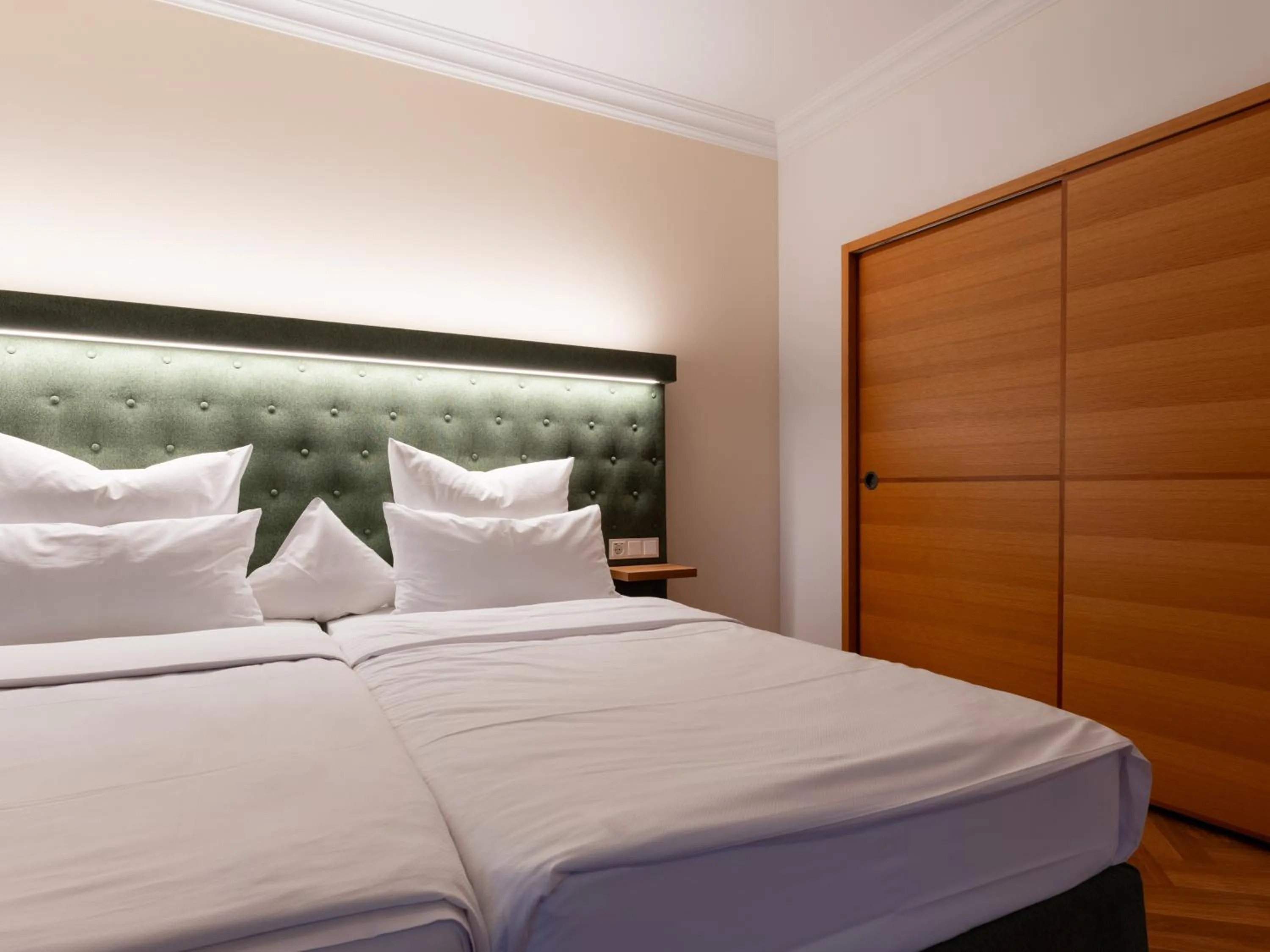 Photo of the whole room, Bed in Gutshotel Odelzhausen