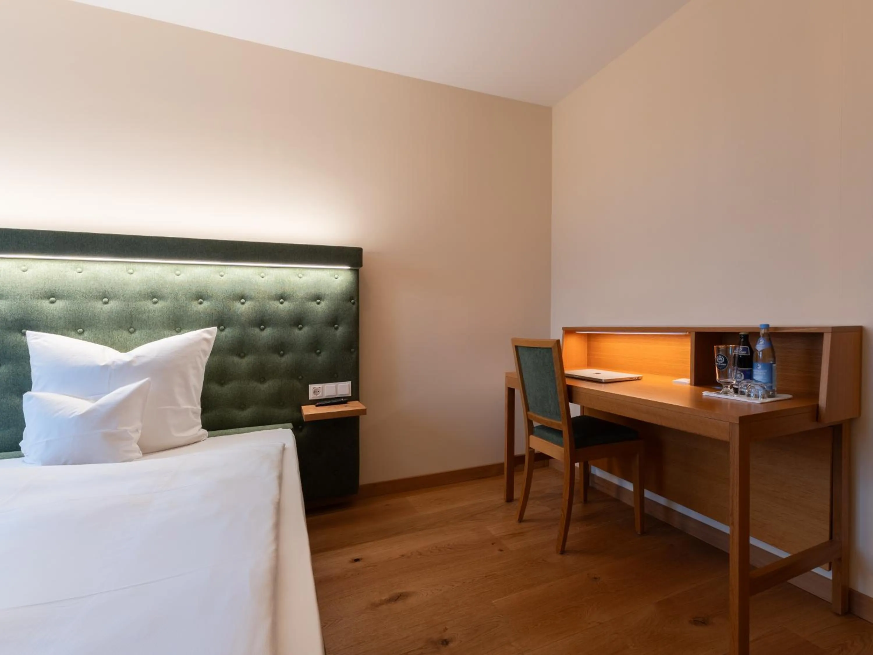 Bed in Gutshotel Odelzhausen