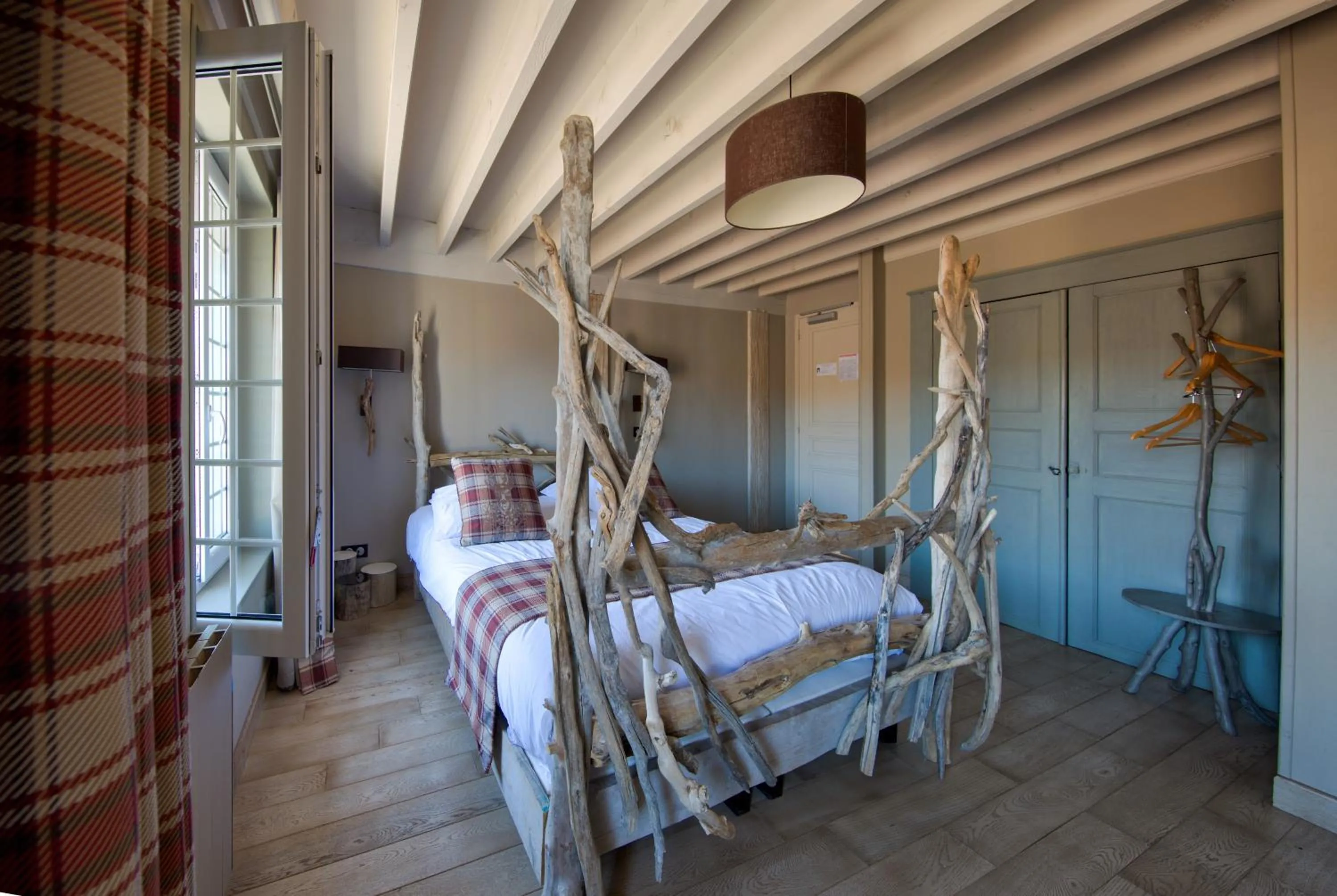 Bed in Hotel Du Grand Cerf & Spa