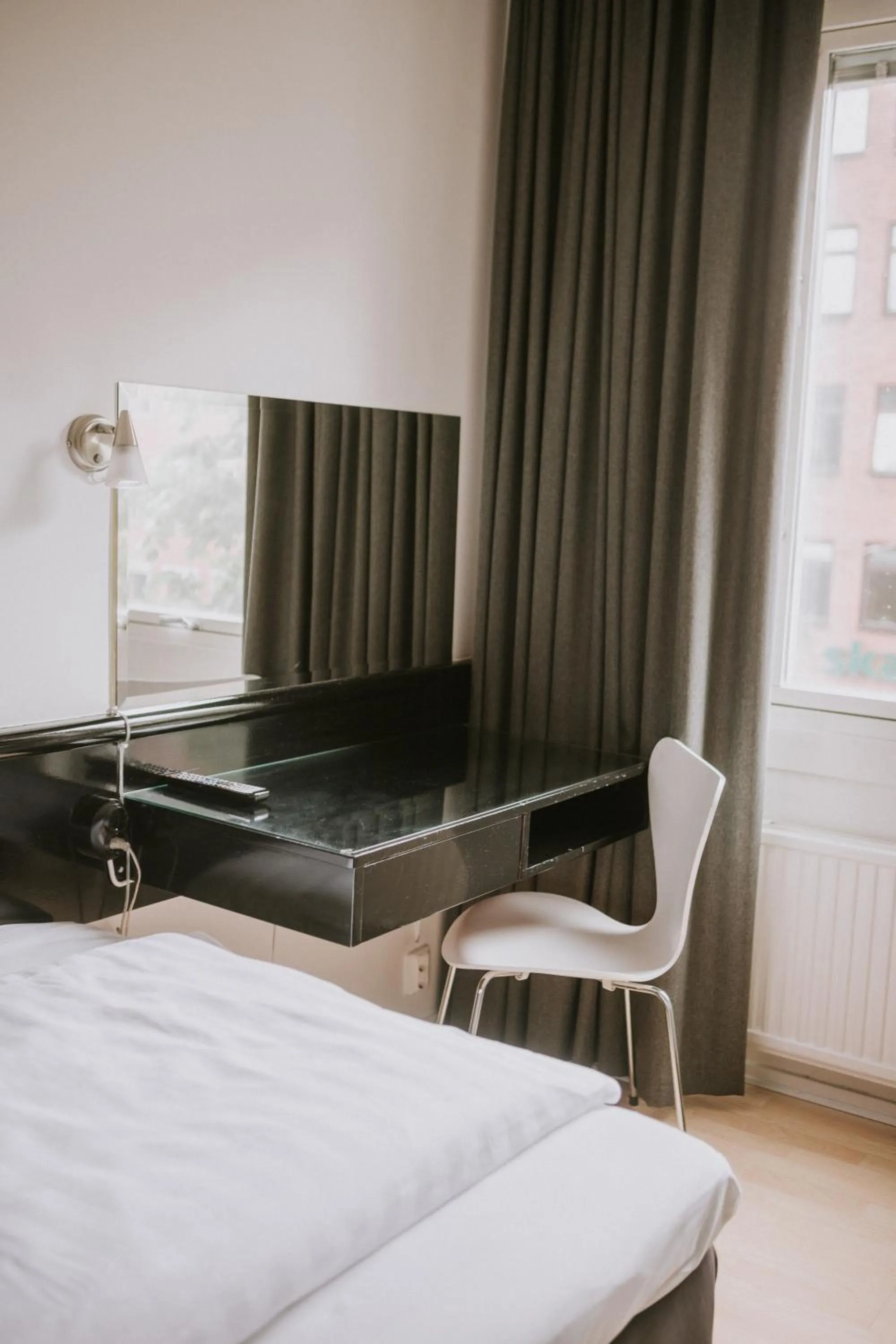 Seating area, Bed in Comfort Hotel Jazz, Borås