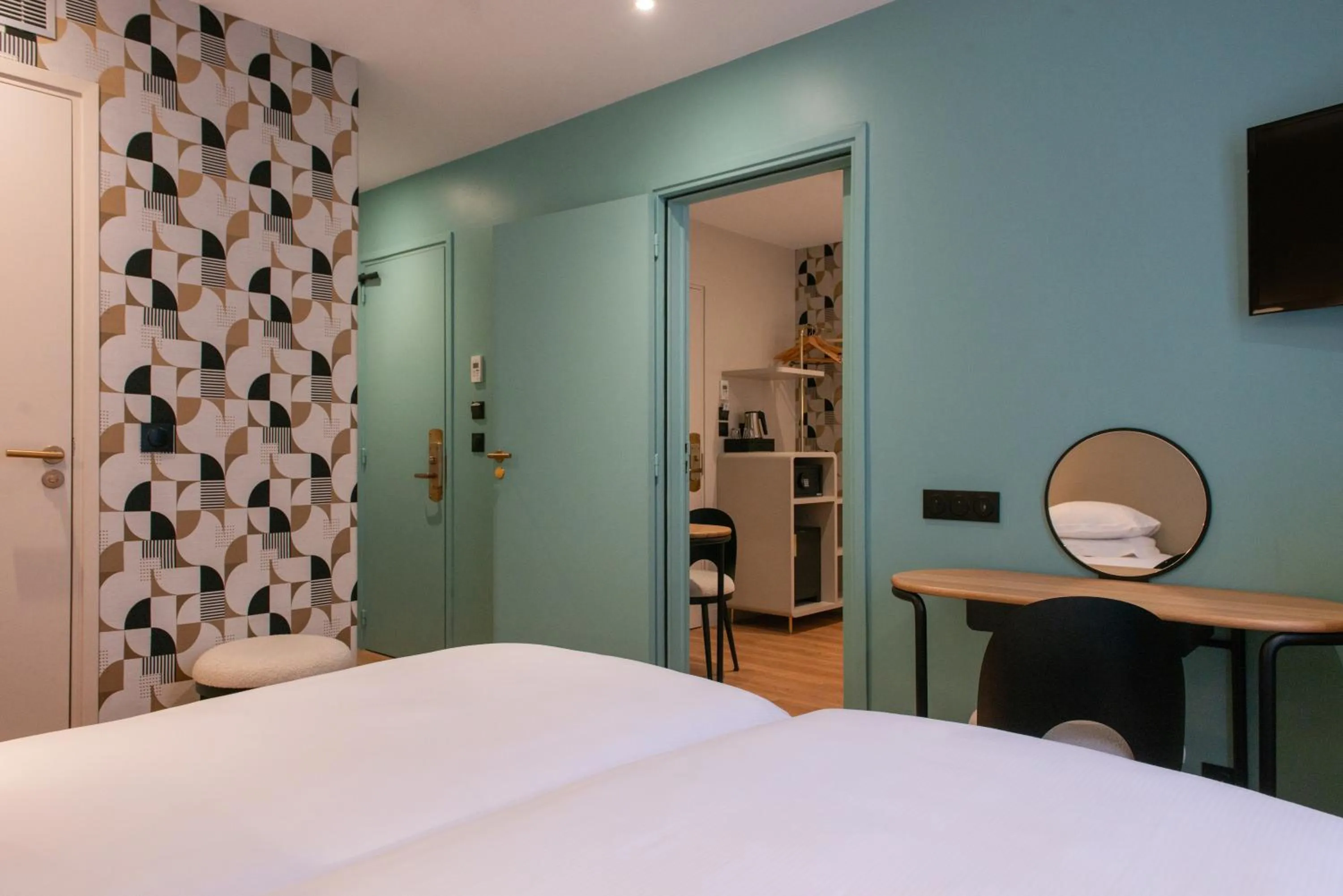 View (from property/room), Bed in Arc Elysées