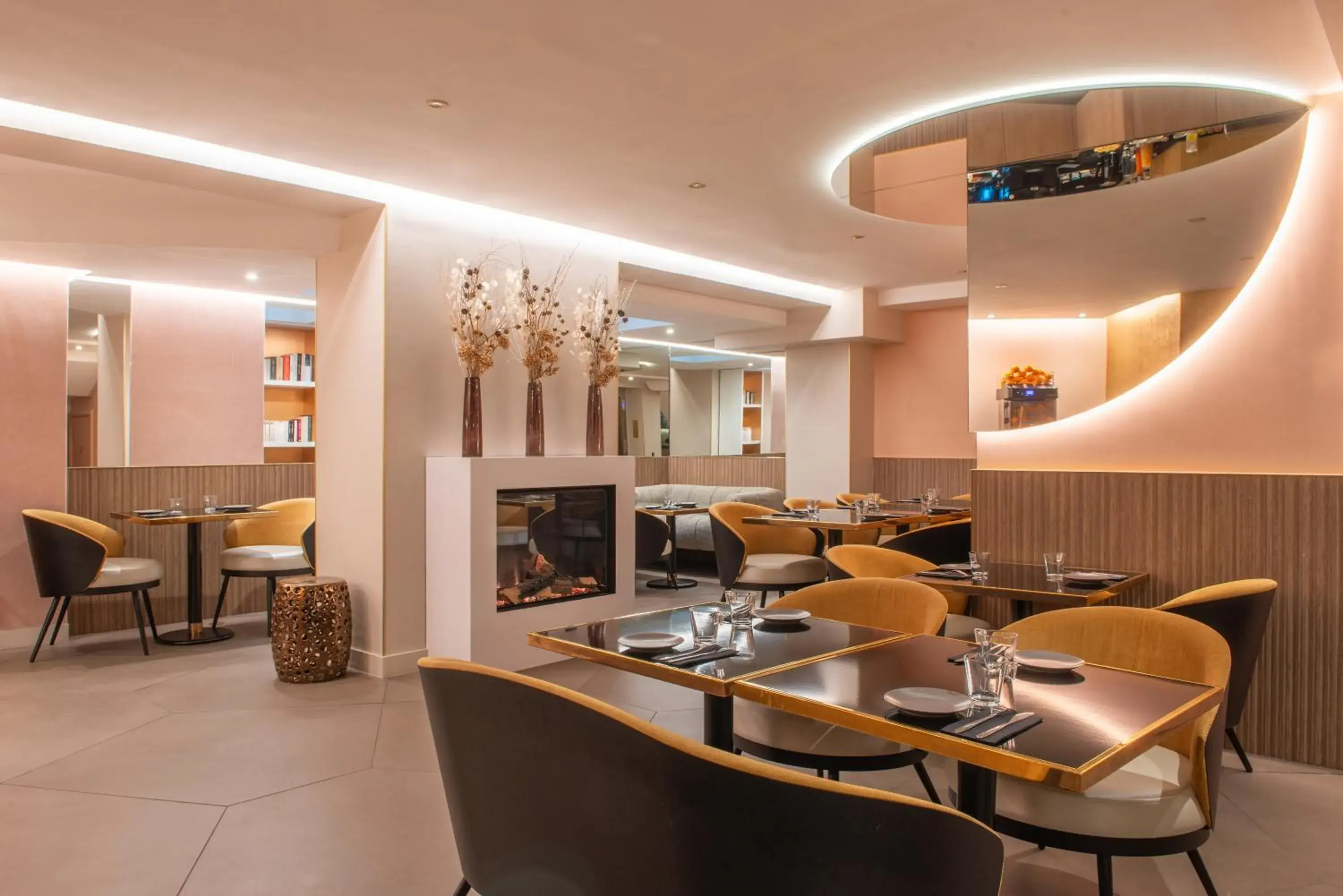 Breakfast in Arc Elysées Breakfast in Arc Elysées