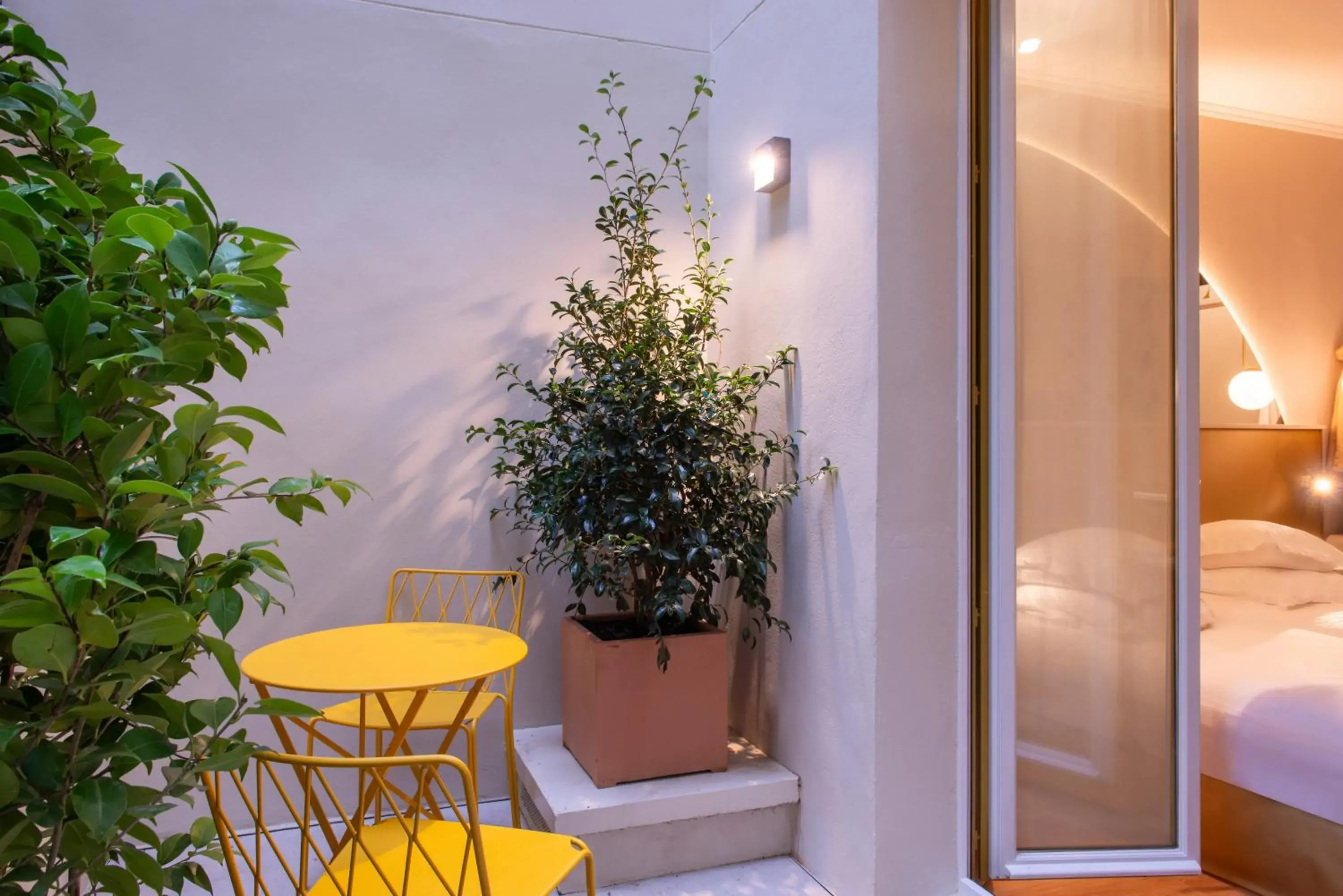 Balcony/Terrace, Bed in Arc Elysées Balcony/Terrace, Bed in Arc Elysées