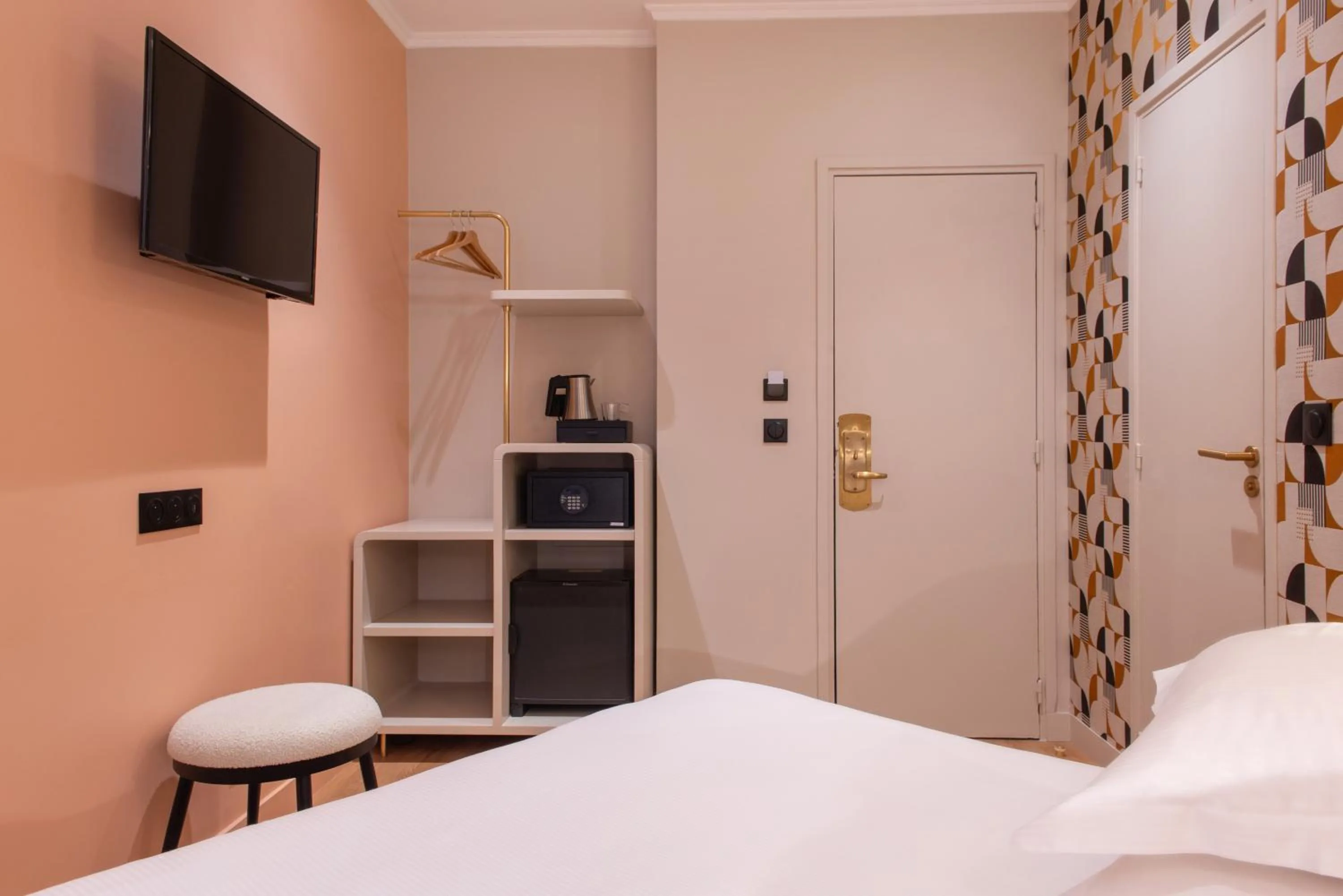 TV and multimedia, Bed in Arc Elysées