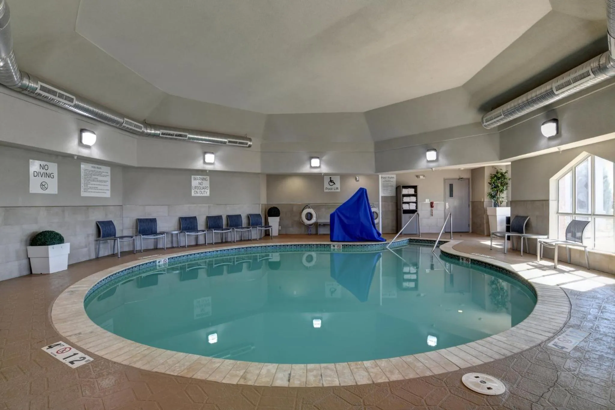 Swimming pool in Holiday Inn Express & Suites Oklahoma City Northwest by IHG