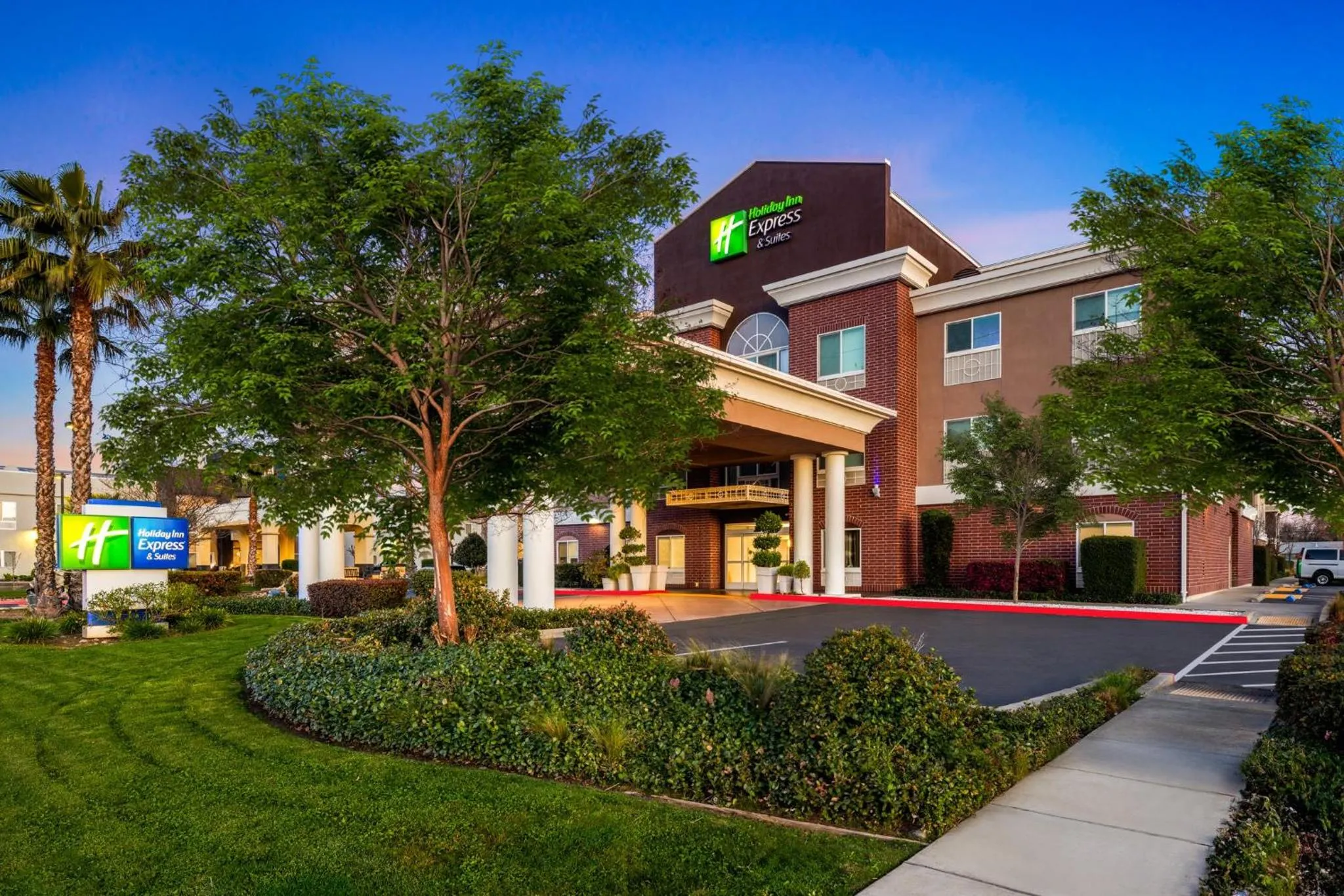 Property building in Holiday Inn Express & Suites Sacramento NE Cal Expo by IHG