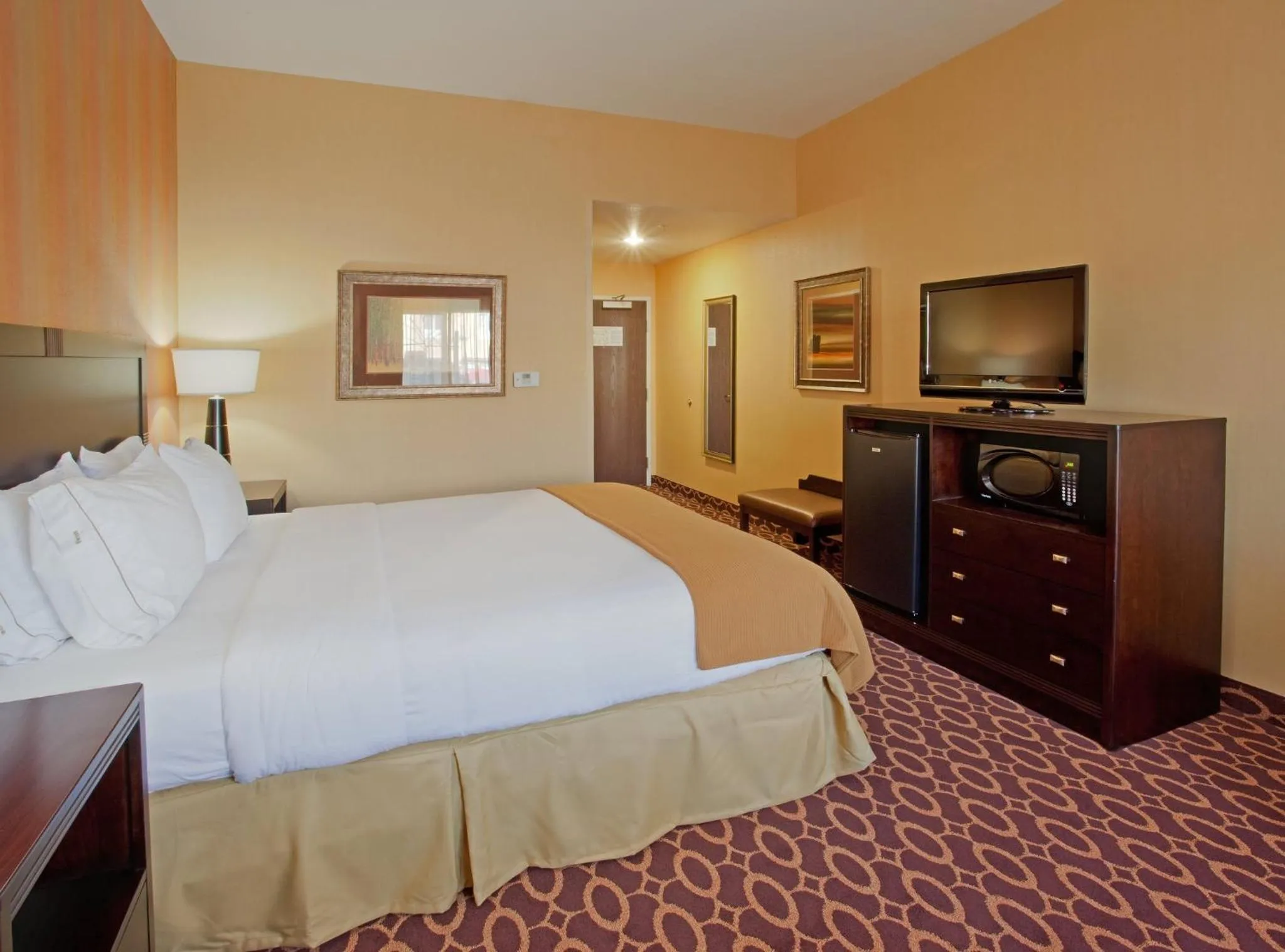 Photo of the whole room, Bed in Holiday Inn Express & Suites Sacramento NE Cal Expo by IHG